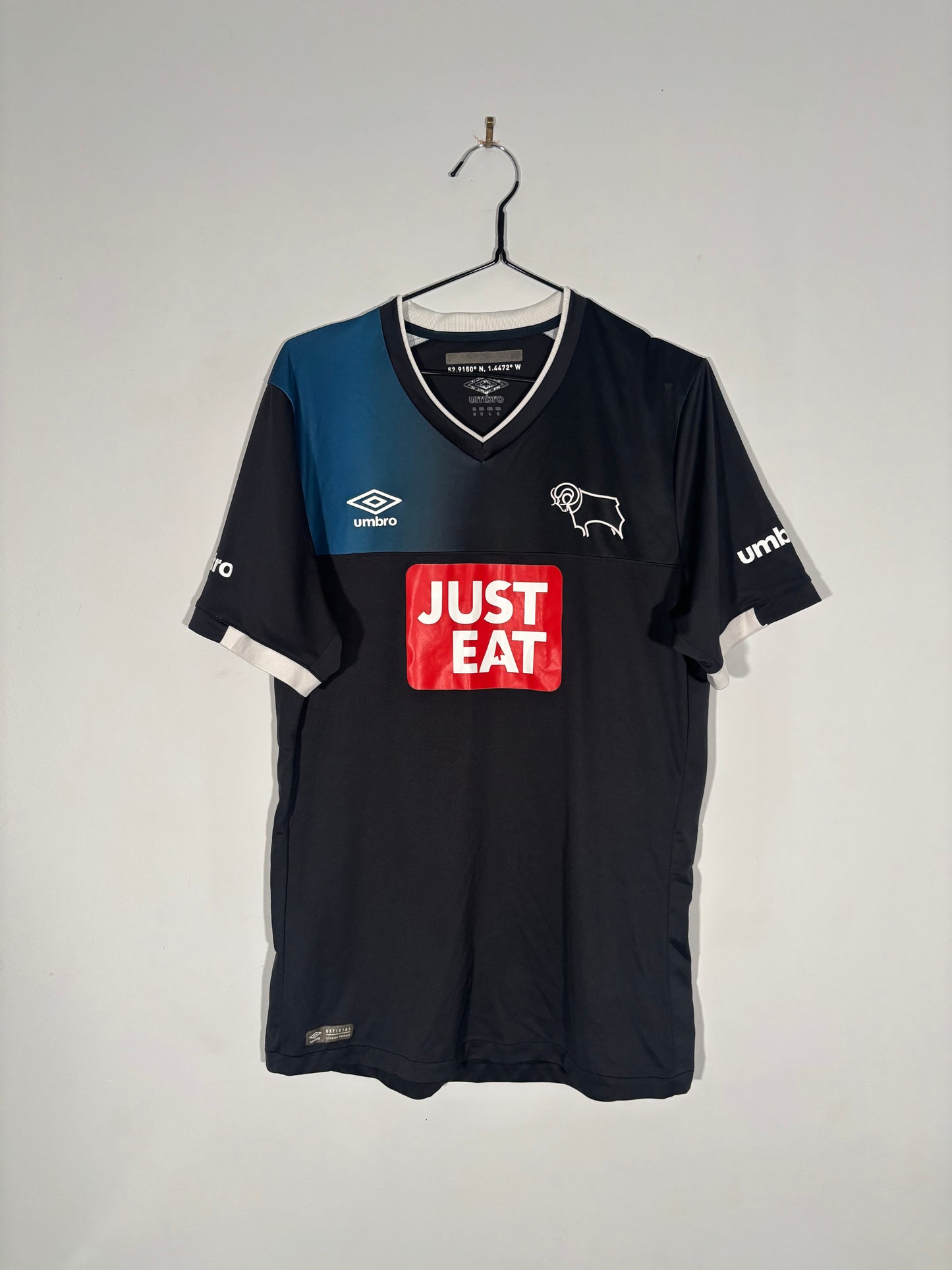 Derby County Away Shirt 2016/17 (M)