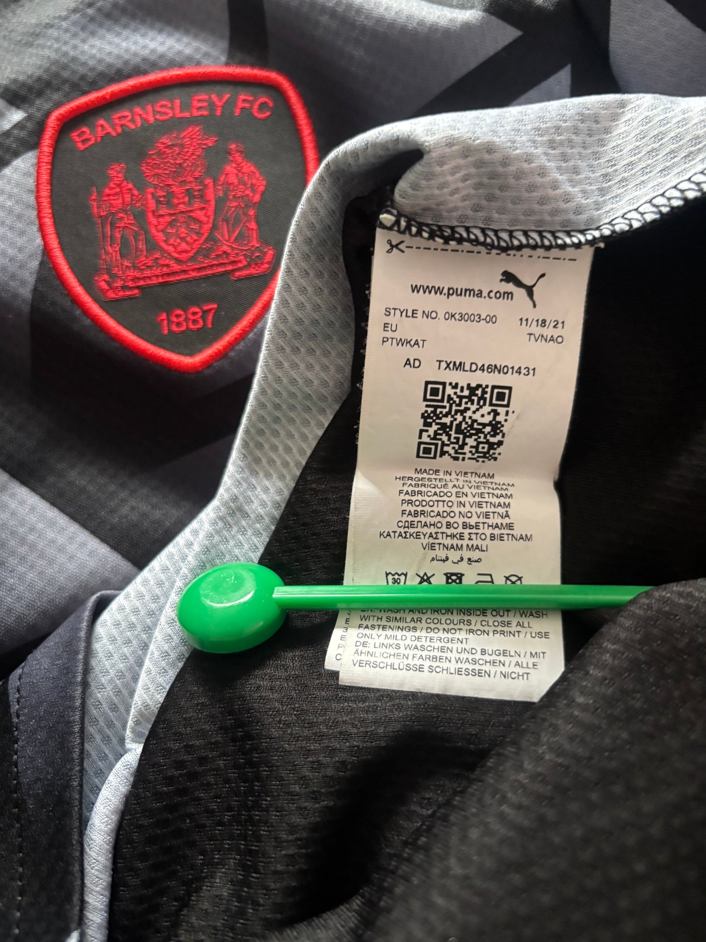 Barnsley Away Shirt 2022/23 (M)