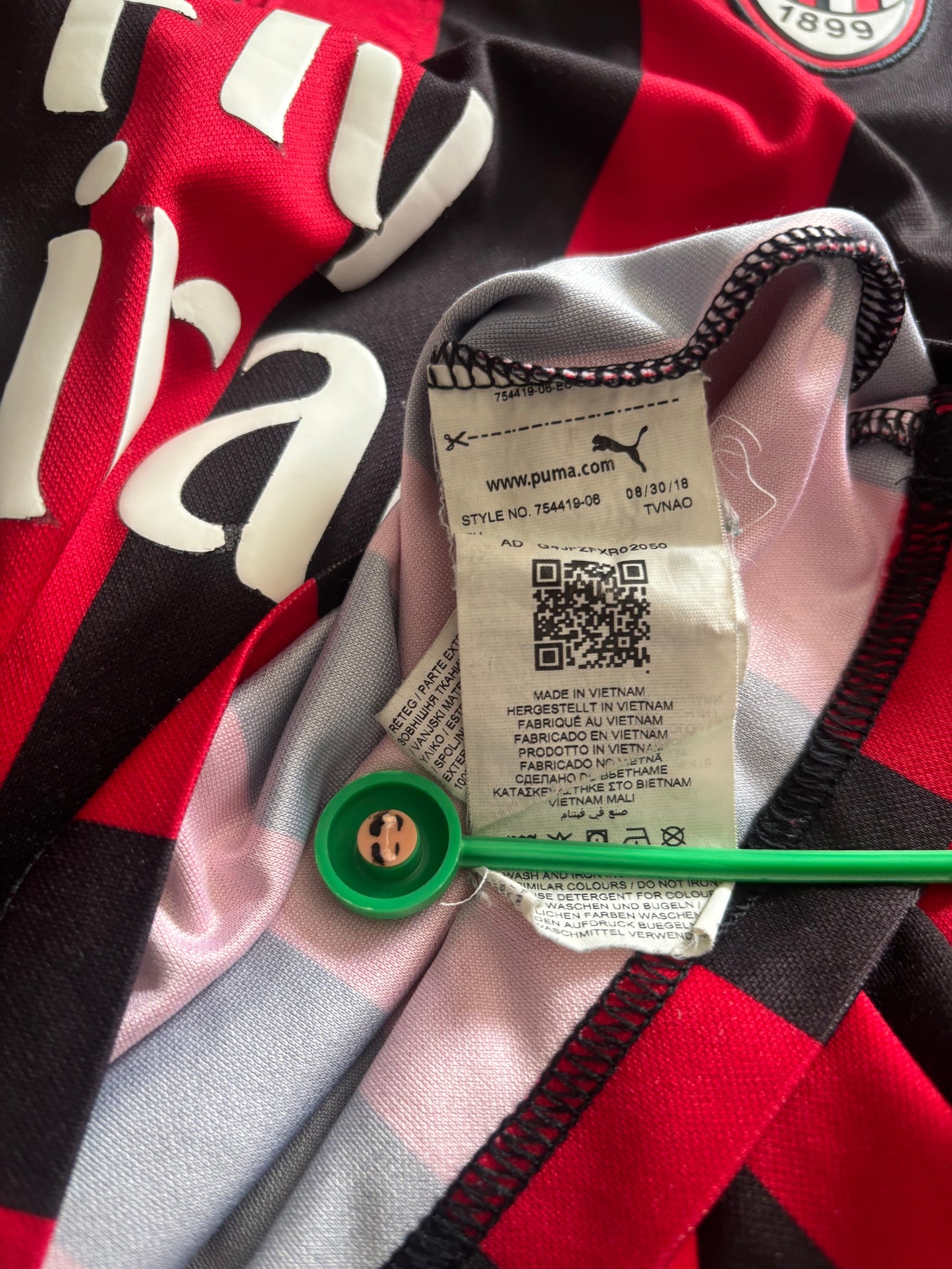 Ac Milan Home Shirt 2018/19 (S)