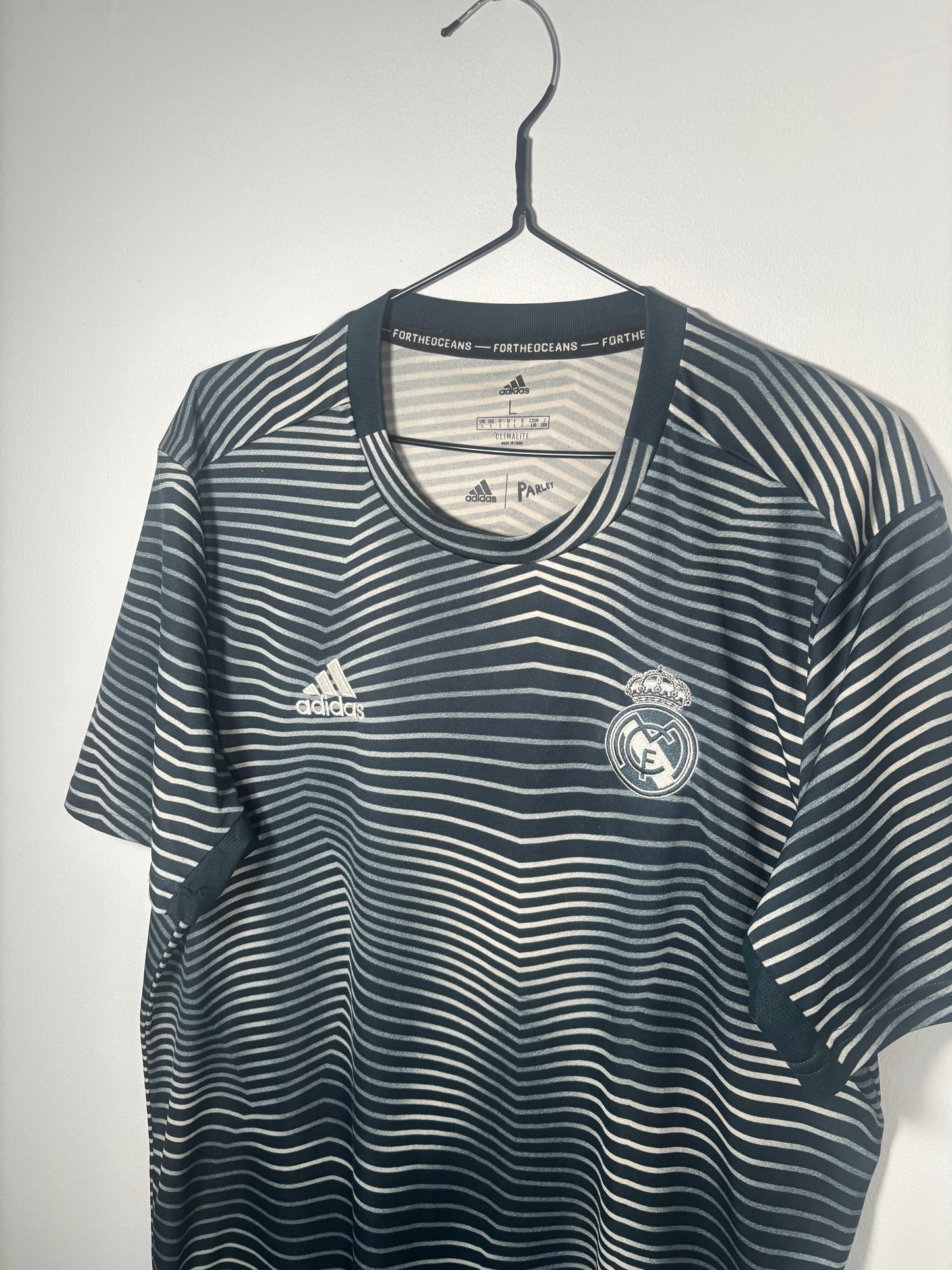 Real Madrid Pre Match Training Shirt (L)