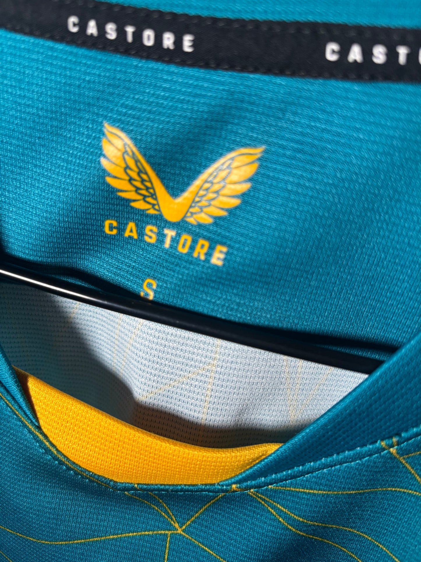 Wolves Away Shirt 2022/23 Moutinho (S)
