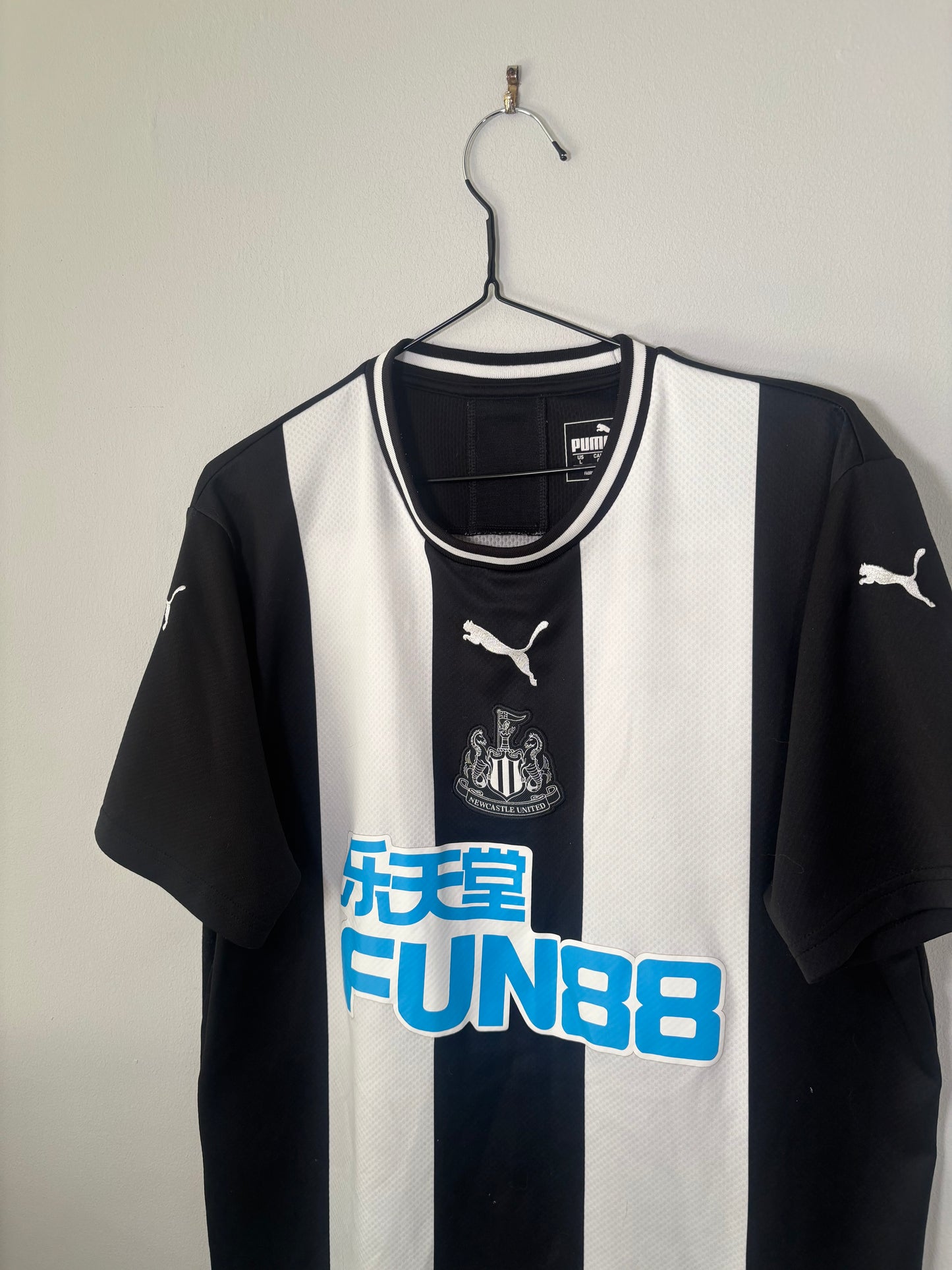 Newcastle United Home Shirt 2019/20 (L)
