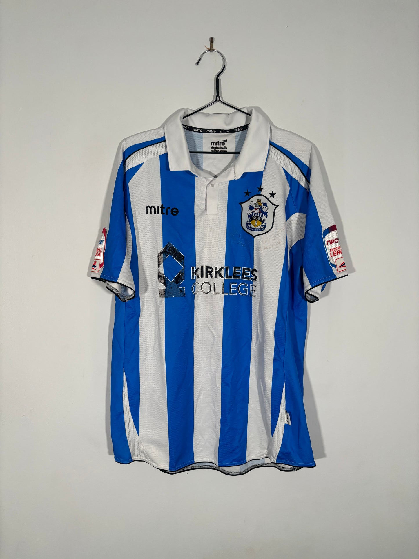Huddersfield Town Home Shirt 2011/12 Peter Clarke (L)