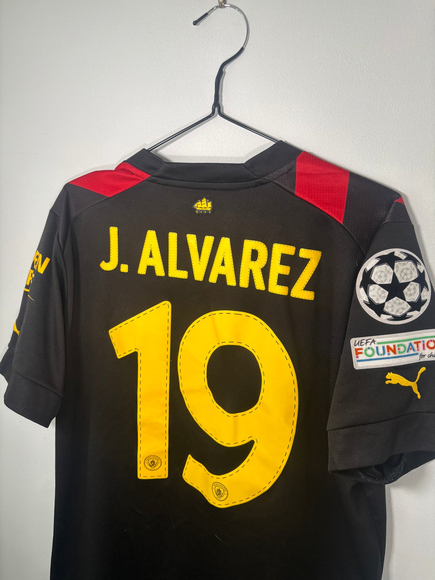 Manchester City Away Shirt 2022/23 Julian Alvarez (L)