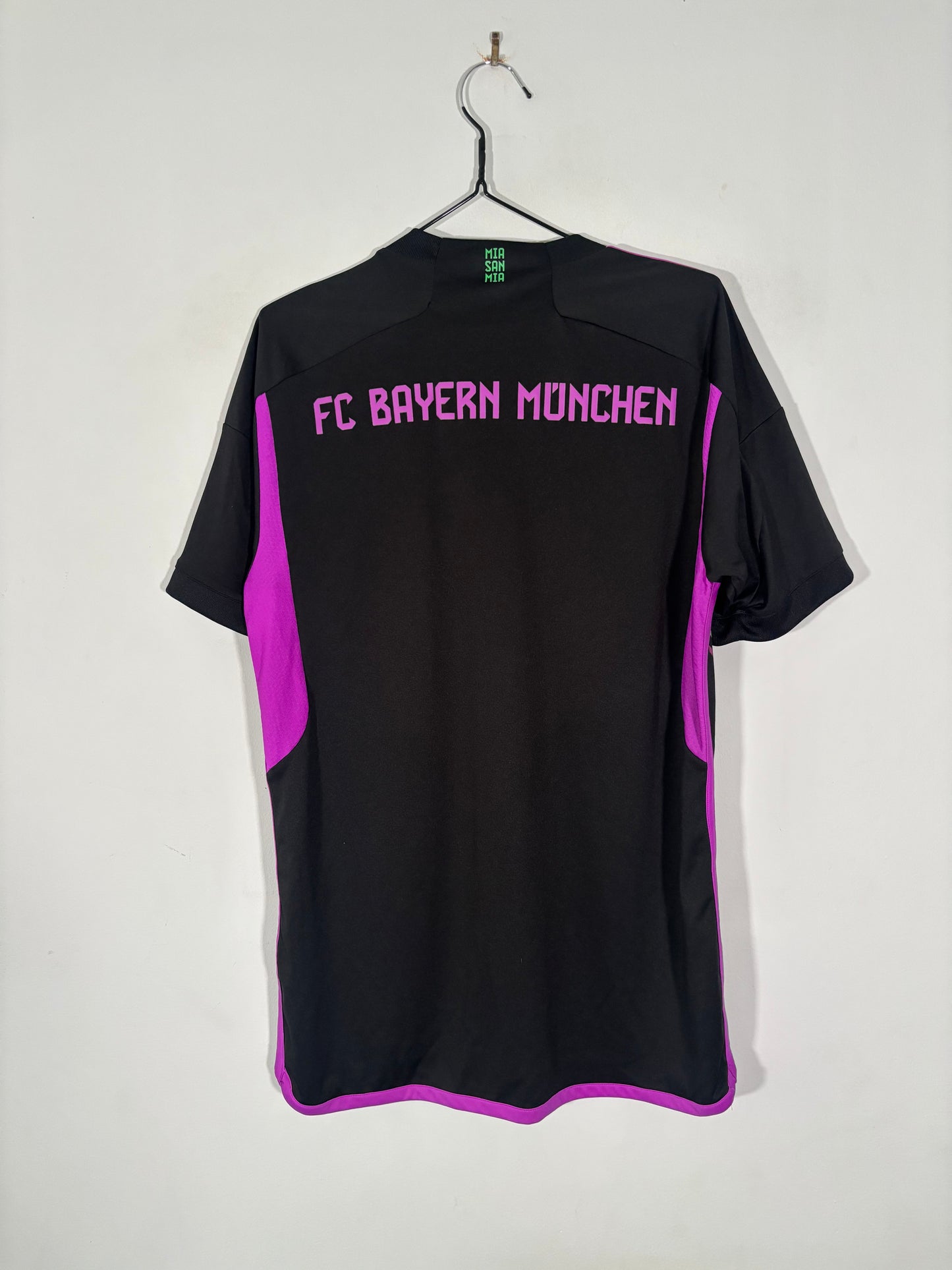 Bayern Munich Away Shirt 2023/24 (M)