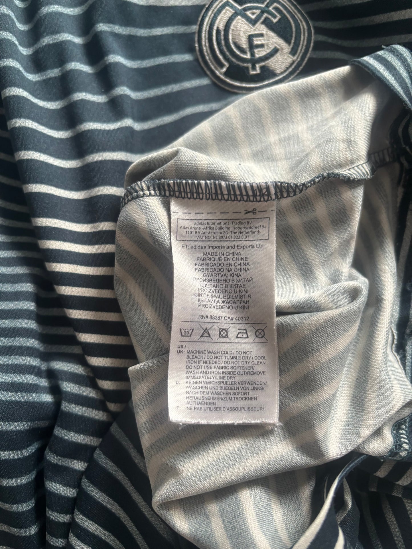 Real Madrid Pre Match Training Shirt (L)