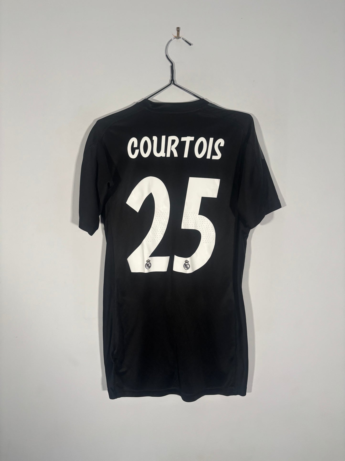 Real Madrid Goalkeeper Shirt 2018/19 Courtois (S)