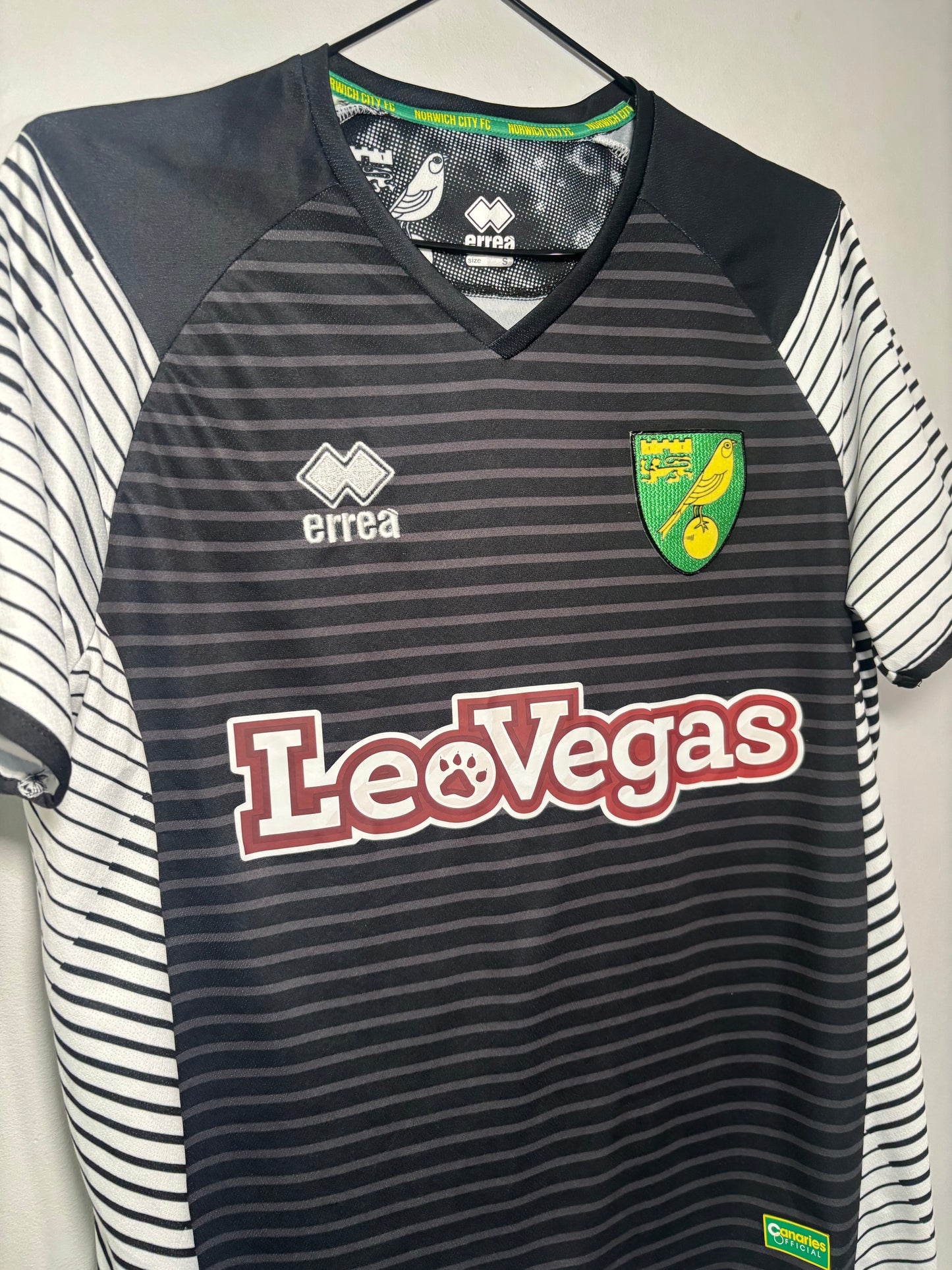 Norwich City Away Shirt 2017/18 (S)