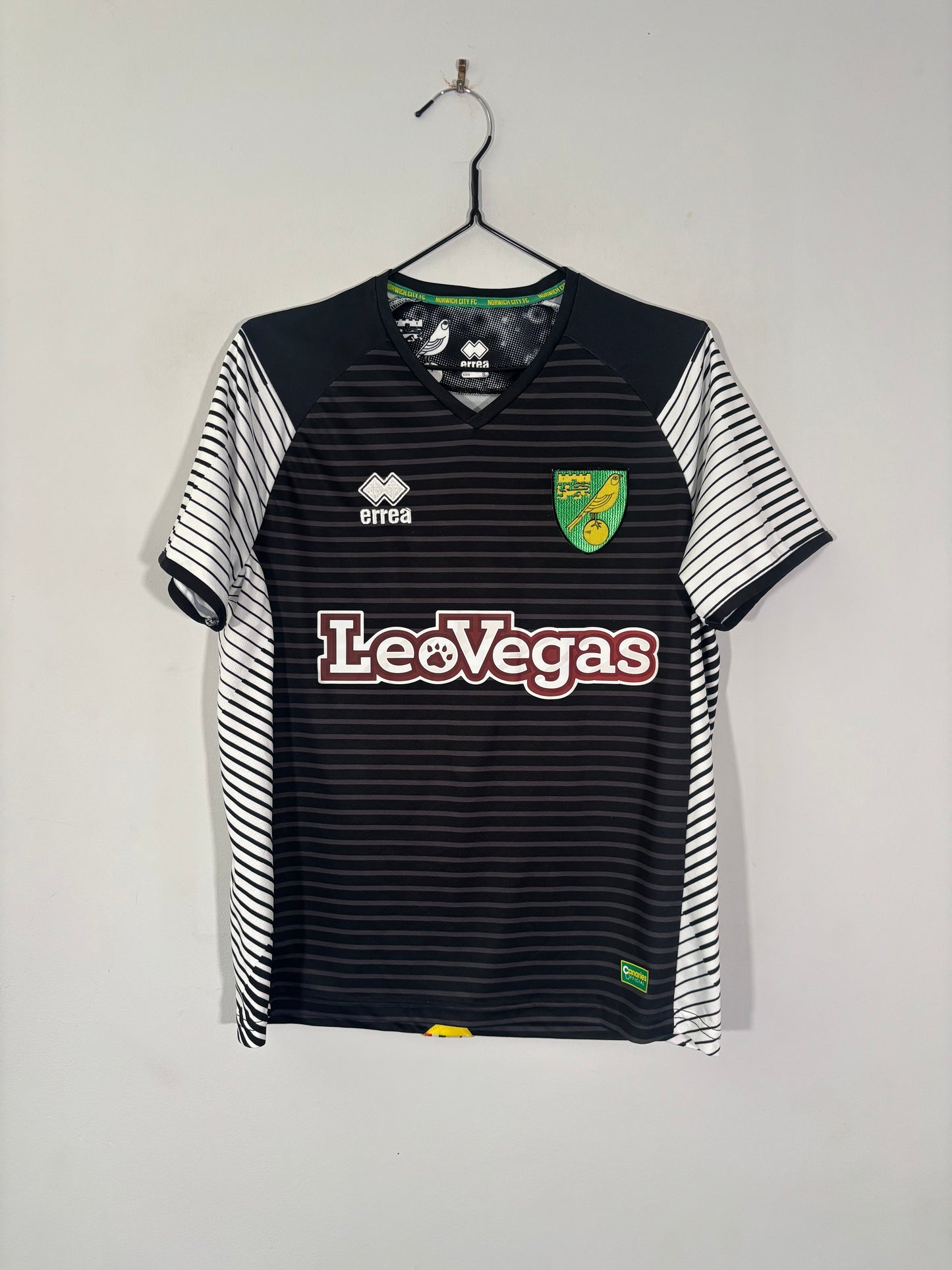 Norwich City Away Shirt 2017/18 (S)