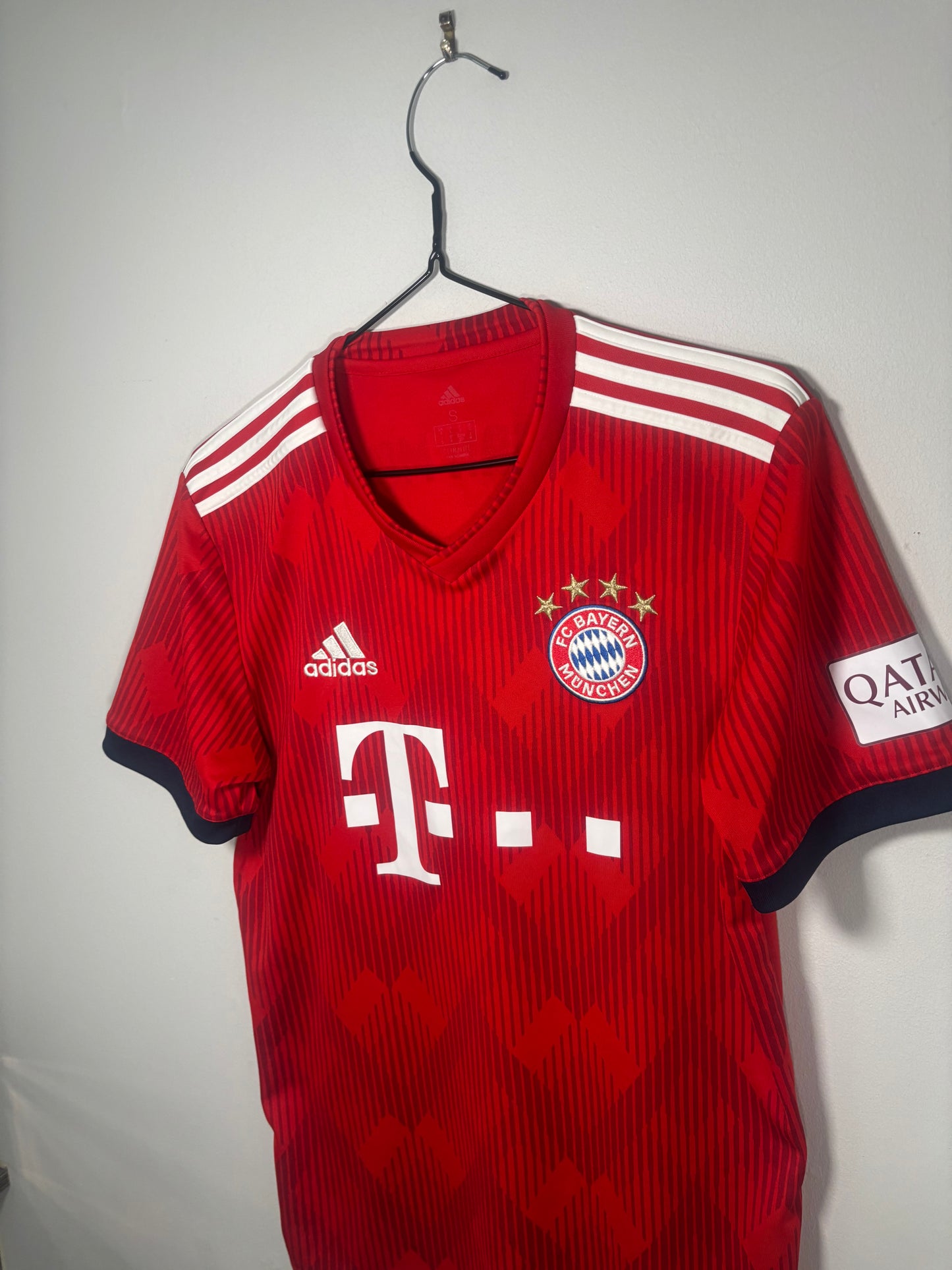 Bayern Munich Home Shirt 2018/19 (S)