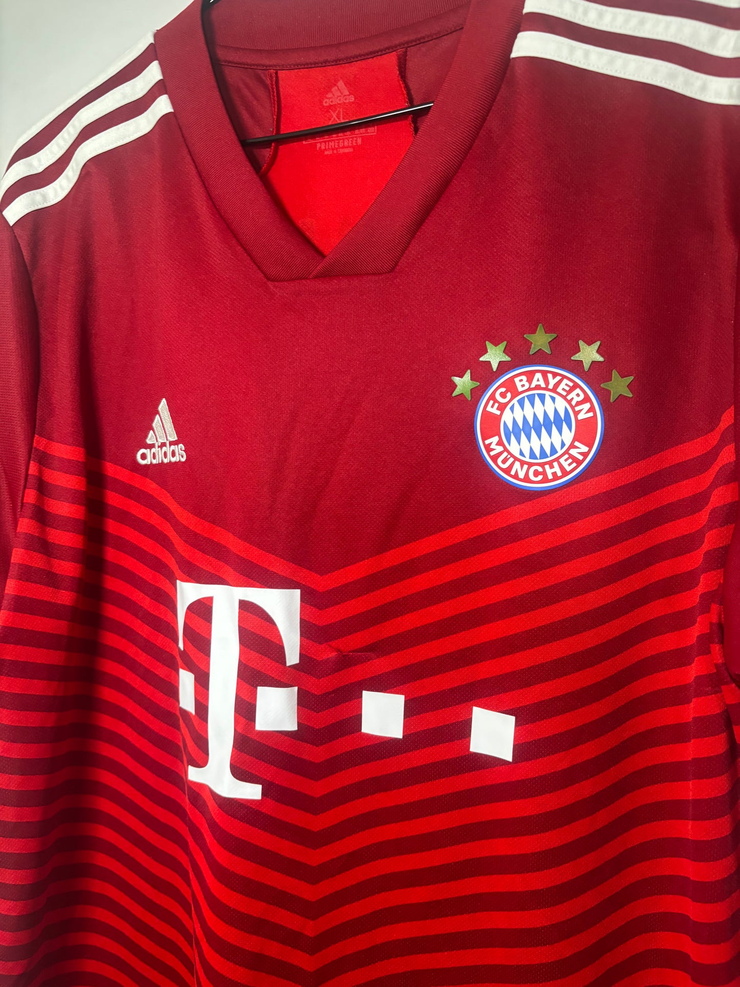 Bayern Munich Home Shirt 2021/22 Robert Lewandowski (XL)