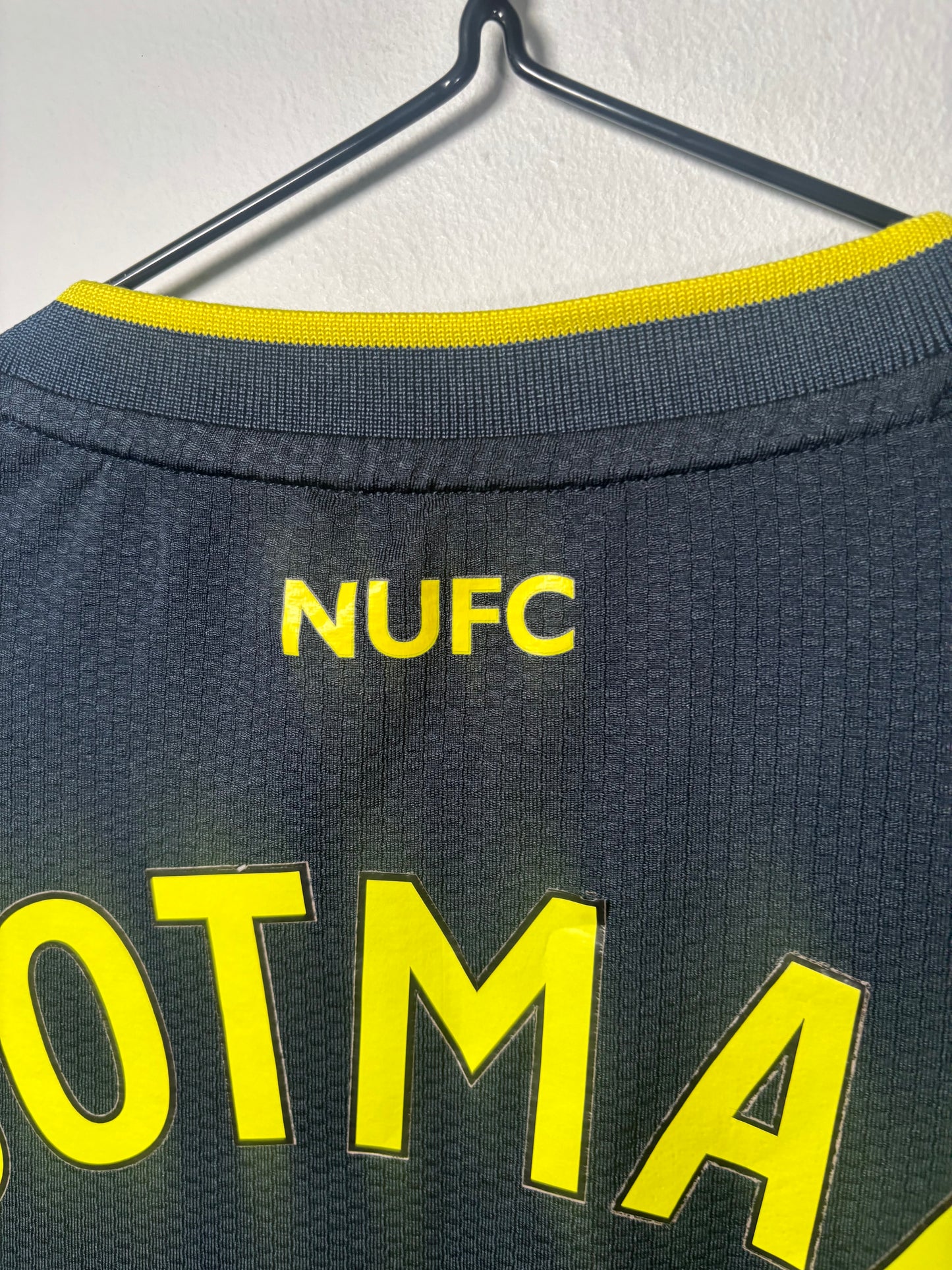 Newcastle United Pro Away Shirt 2023/24 Sven Botman (XL)