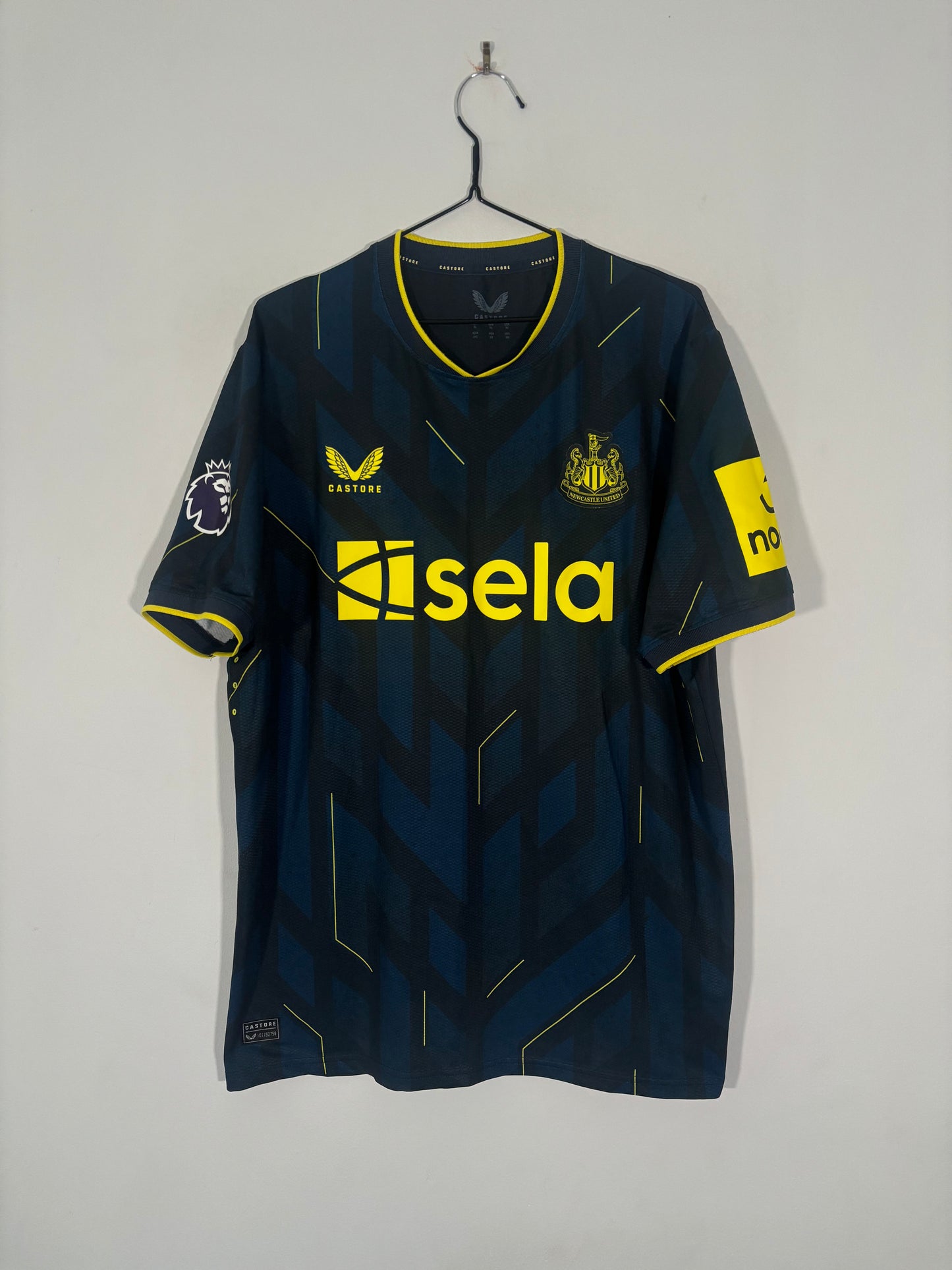 Newcastle United Pro Away Shirt 2023/24 Sven Botman (XL)
