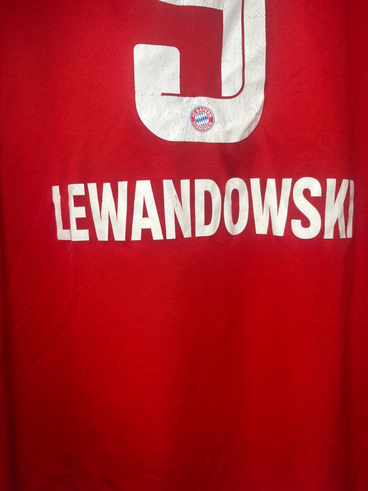 Bayern Munich Home Shirt 2021/22 Robert Lewandowski (XL)