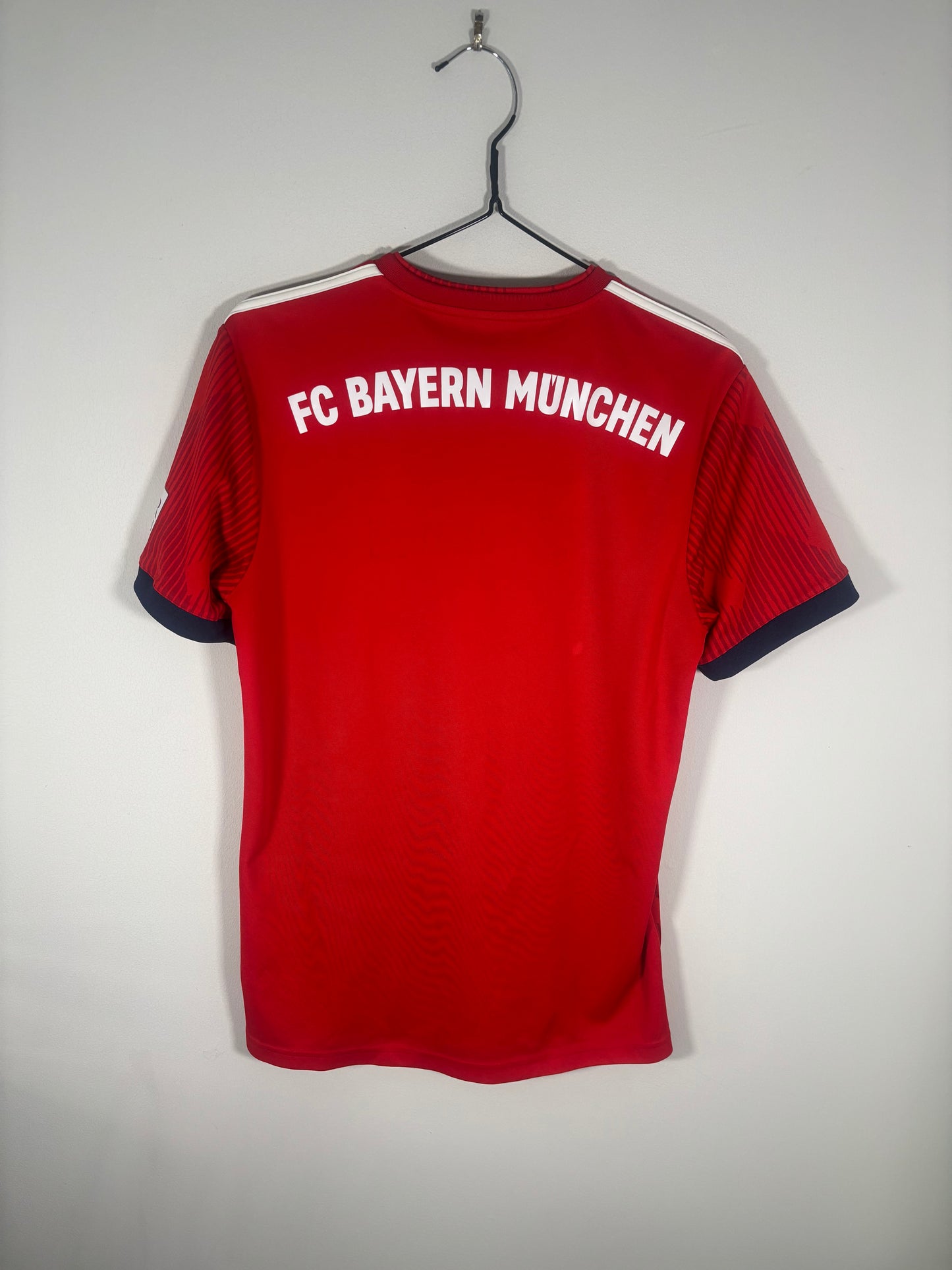 Bayern Munich Home Shirt 2018/19 (S)