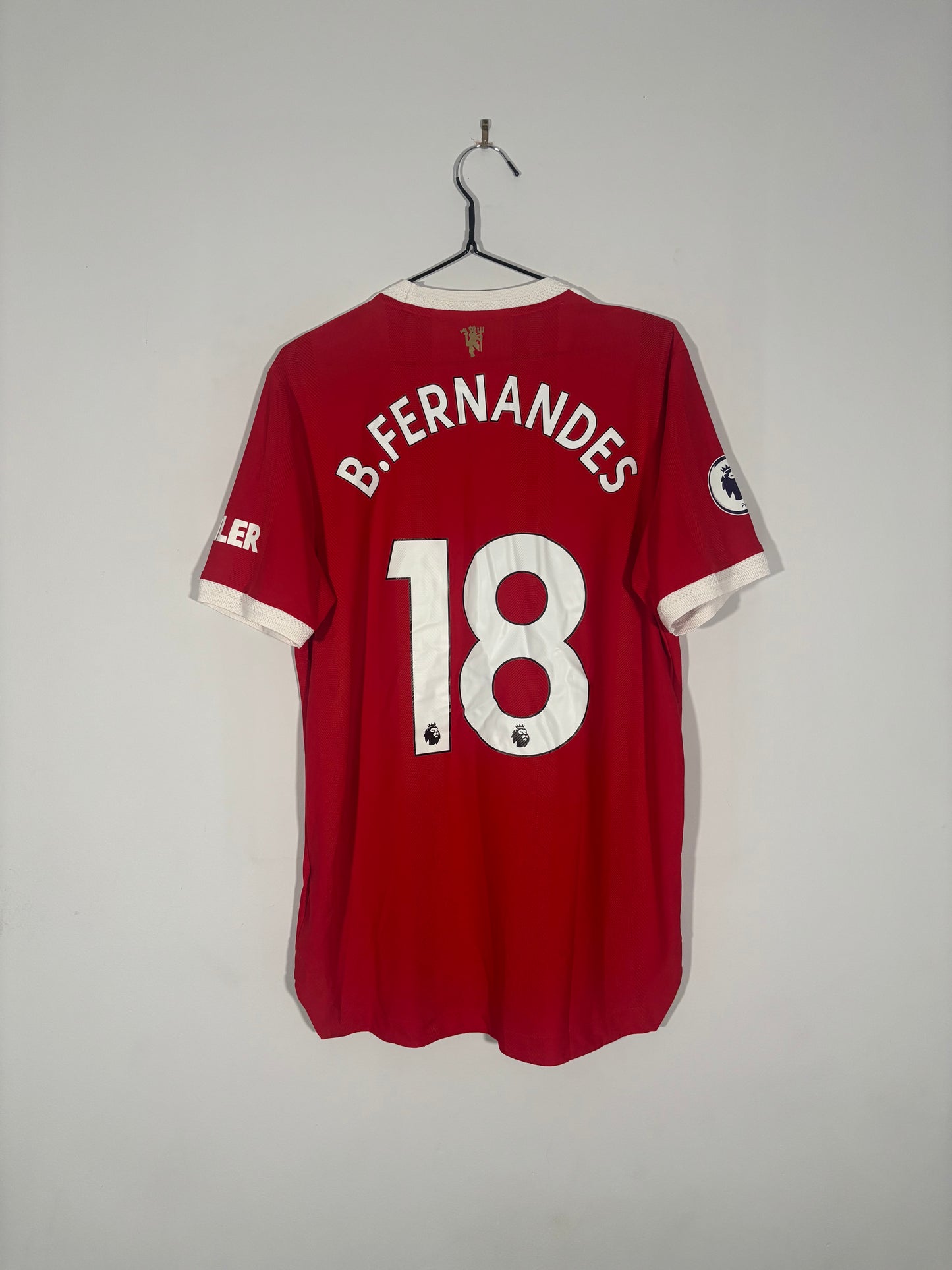 Manchester United Home Shirt 2021/22 Bruno Fernandes (M)