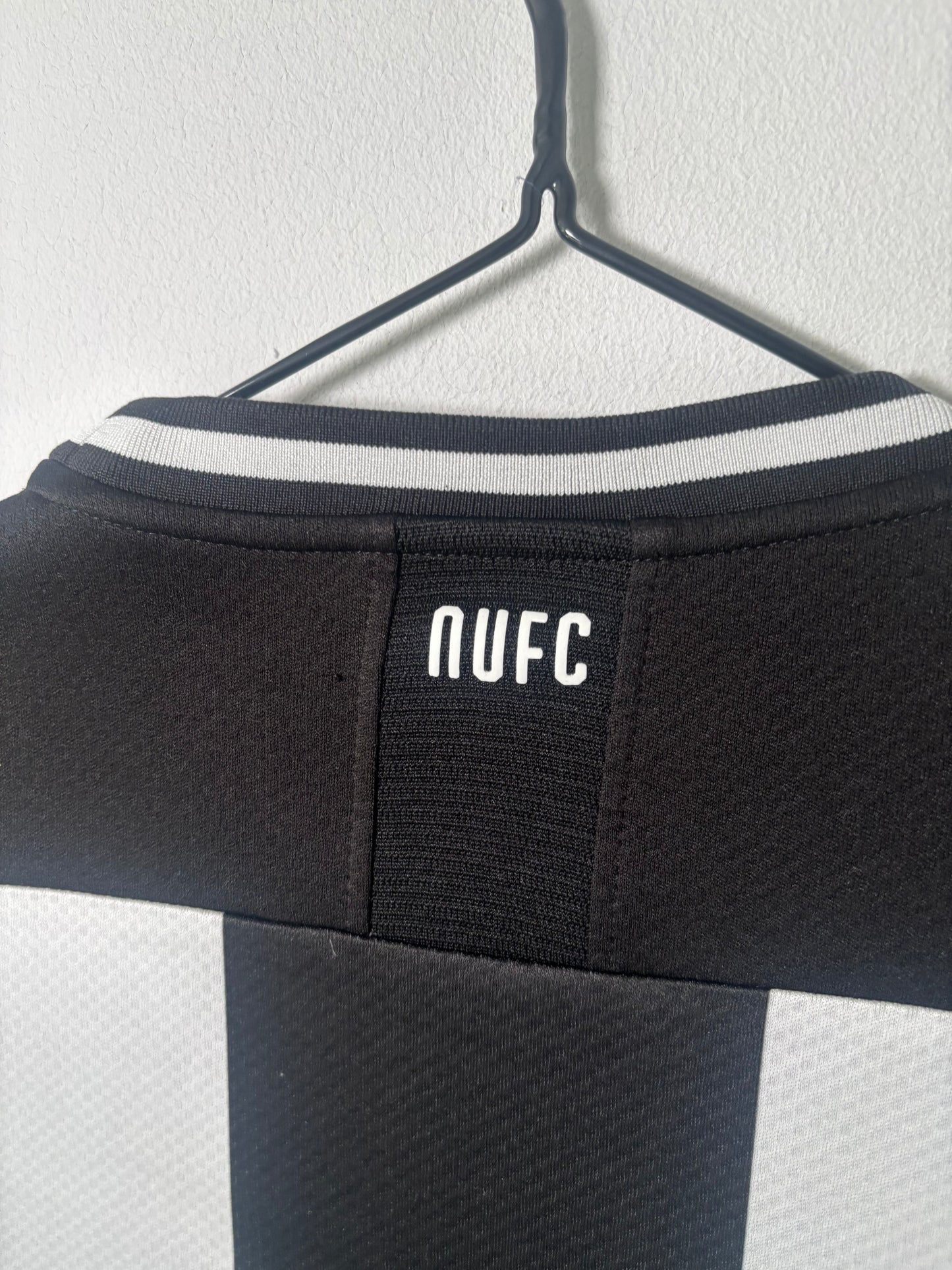 Newcastle United Home Shirt 2019/20 (M)