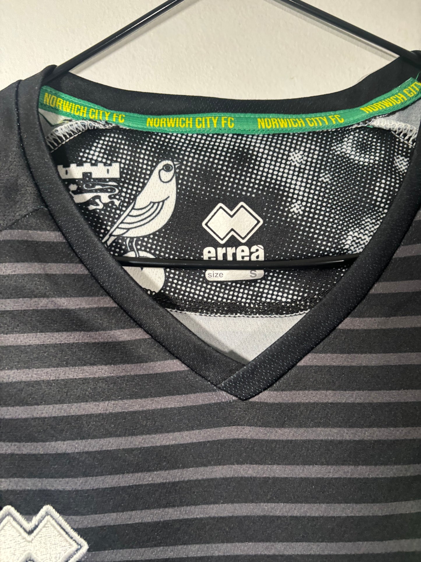 Norwich City Away Shirt 2017/18 (S)