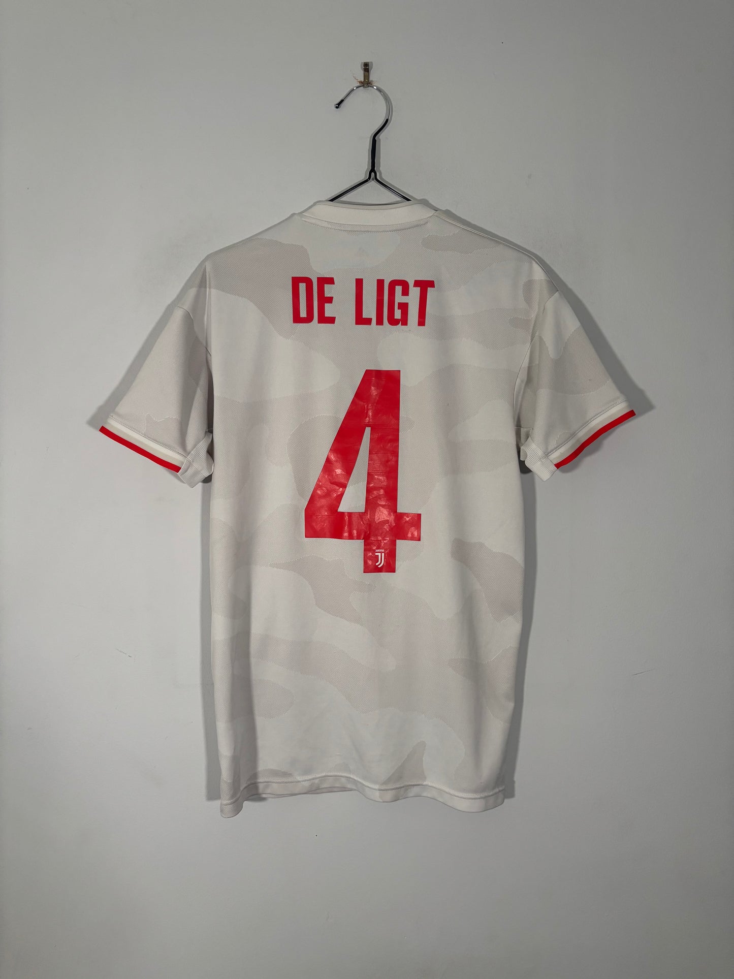 Juventus Away Shirt 2019/20 De Ligt (S)