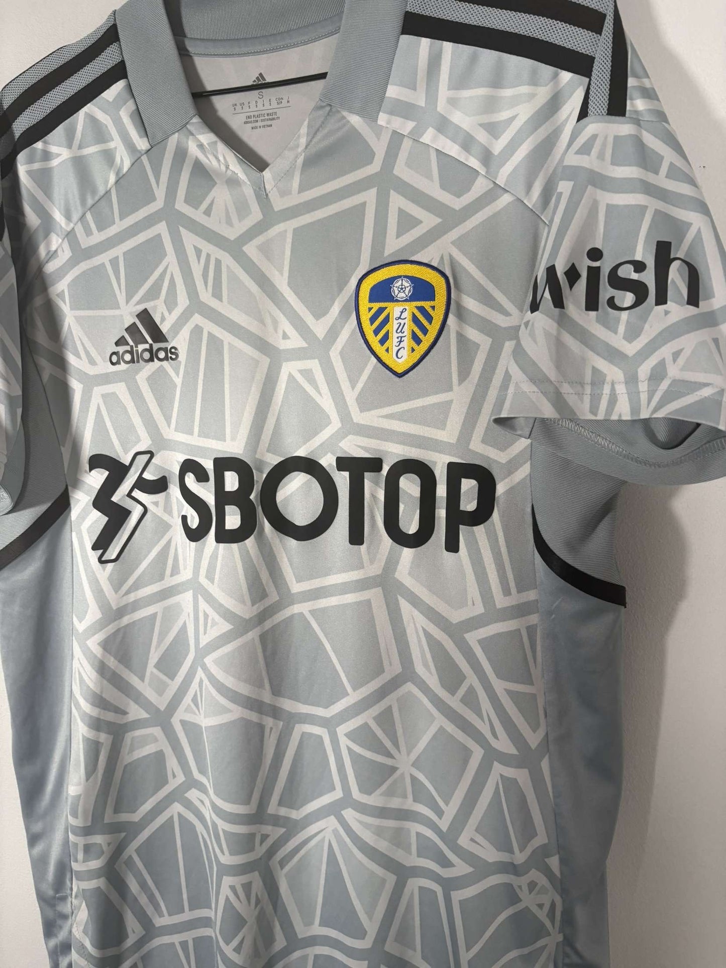 Leeds United Goalkeeper Shirt 2022/23 (S)