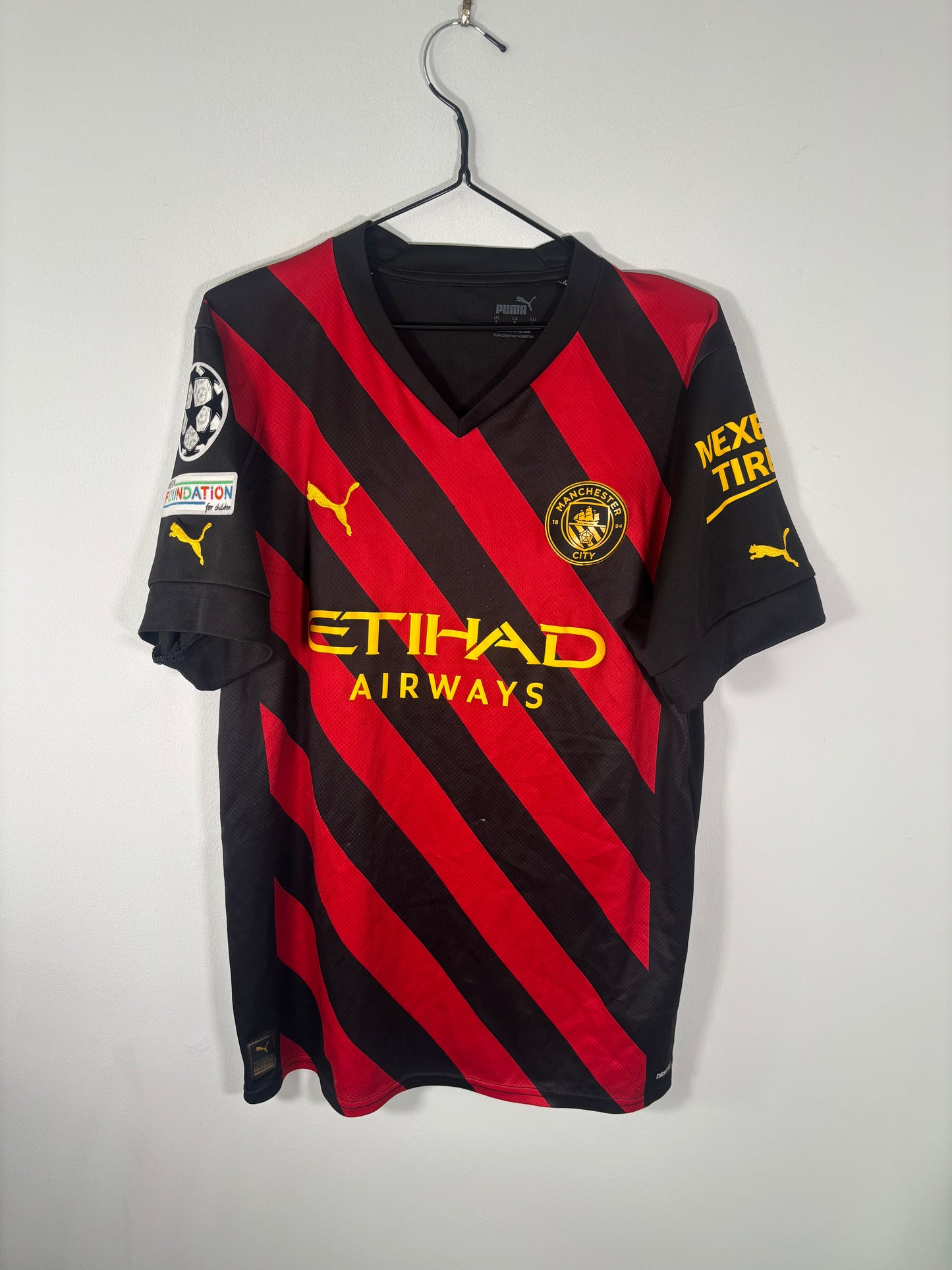 Manchester City Away Shirt 2022/23 Julian Alvarez (L)