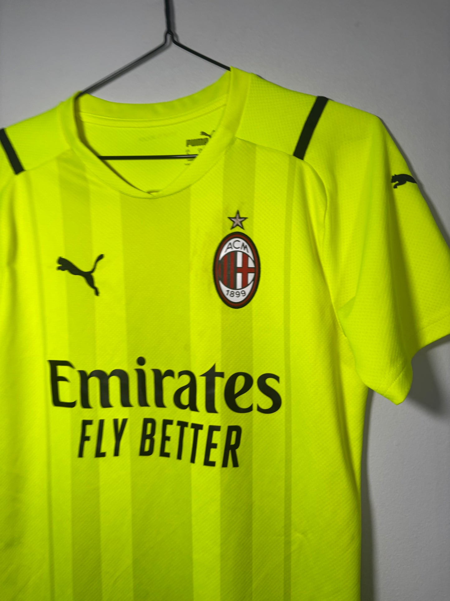 Ac Milan Goalkeeper Shirt 2021/22 (S)