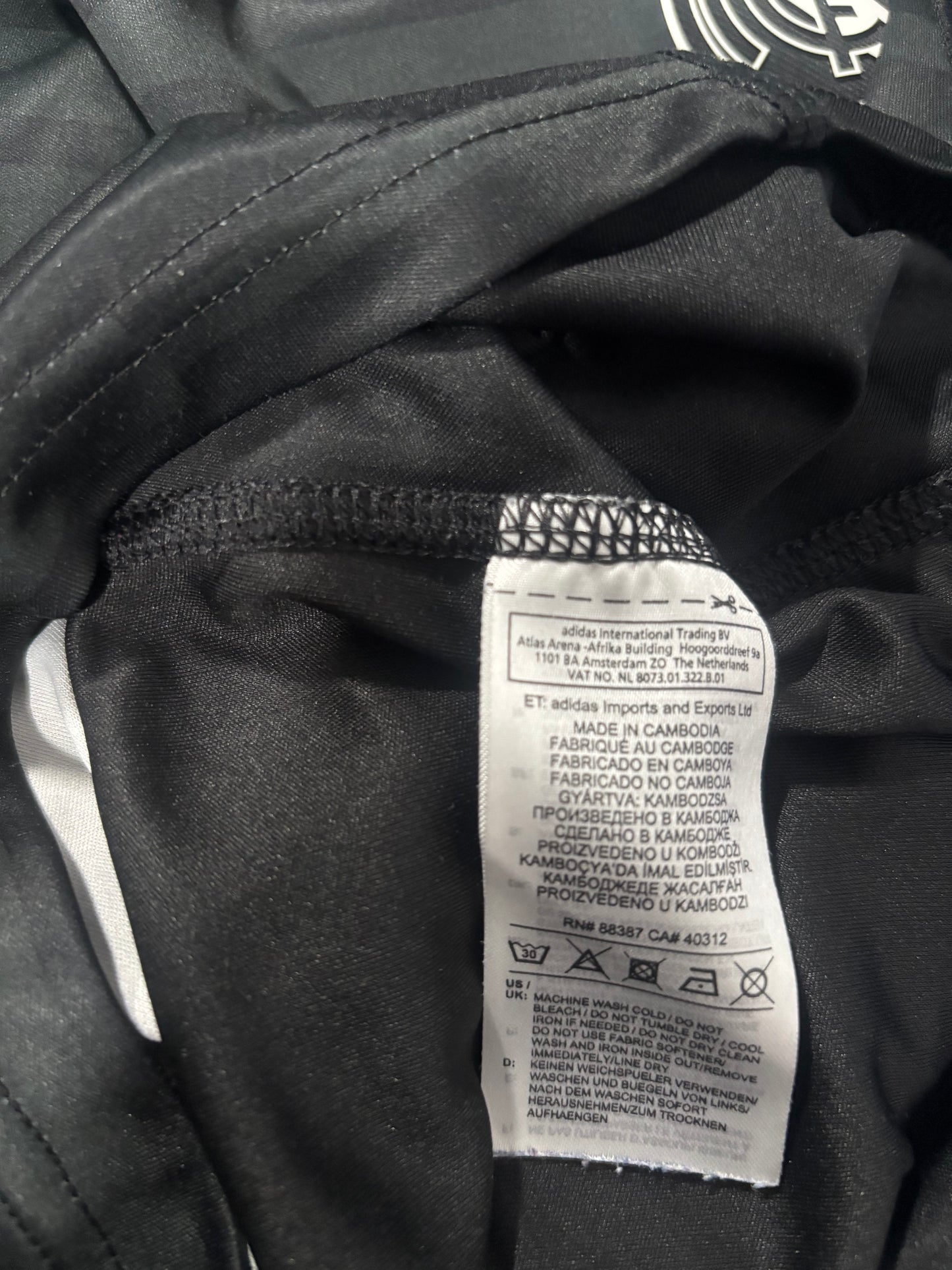 Real Madrid Goalkeeper Shirt 2018/19 Courtois (S)