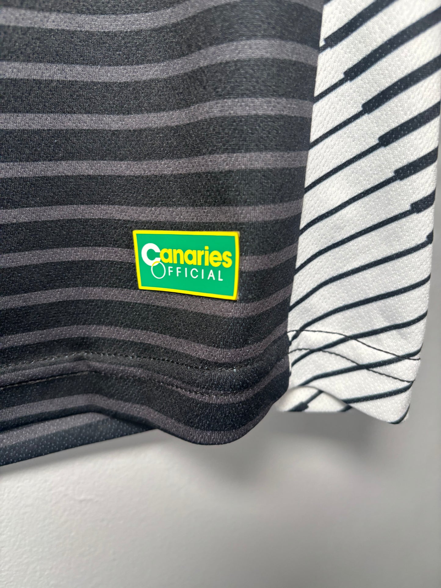 Norwich City Away Shirt 2017/18 (S)