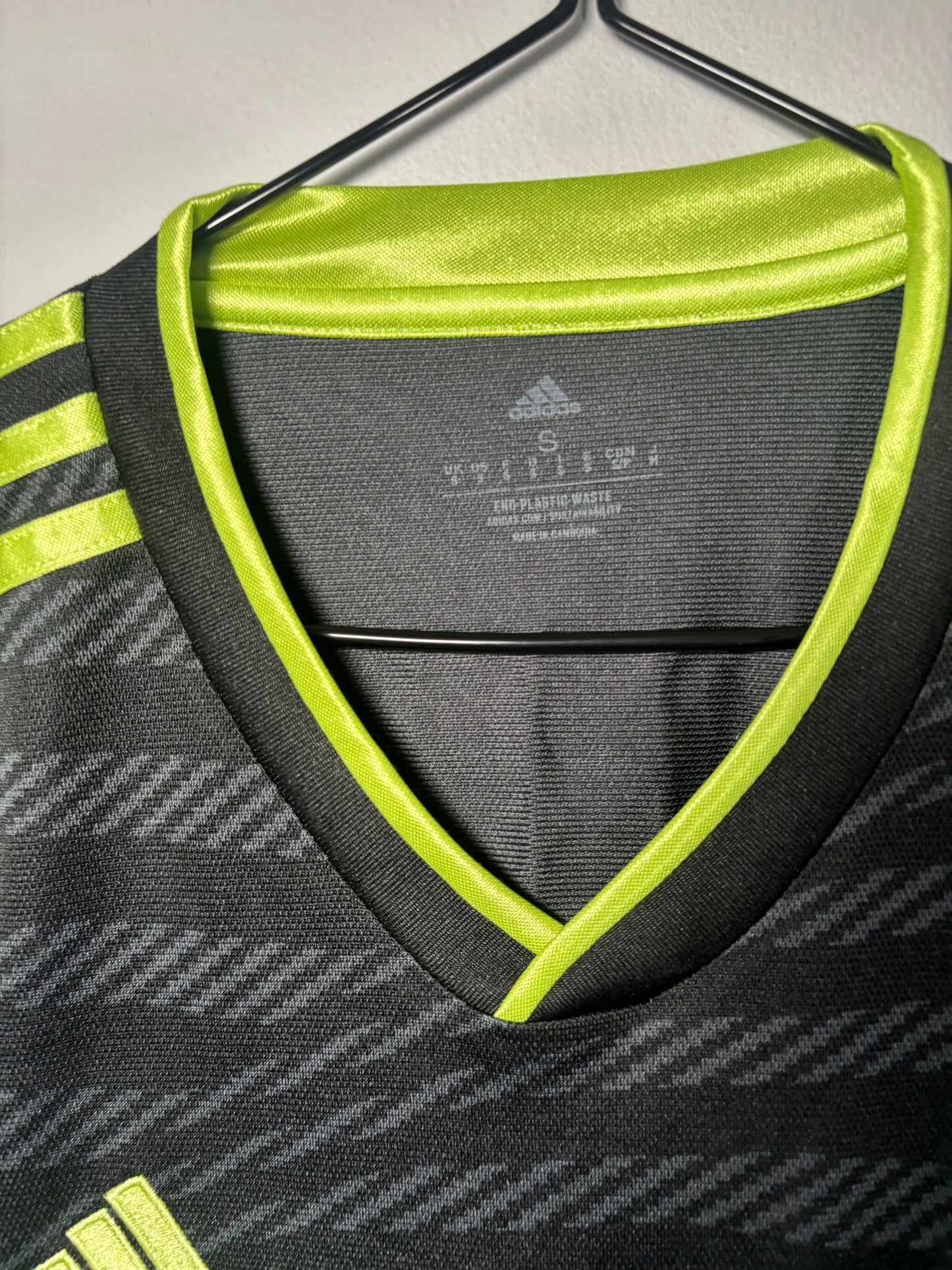Real Madrid Away Shirt 2022/23 Benzema (S)