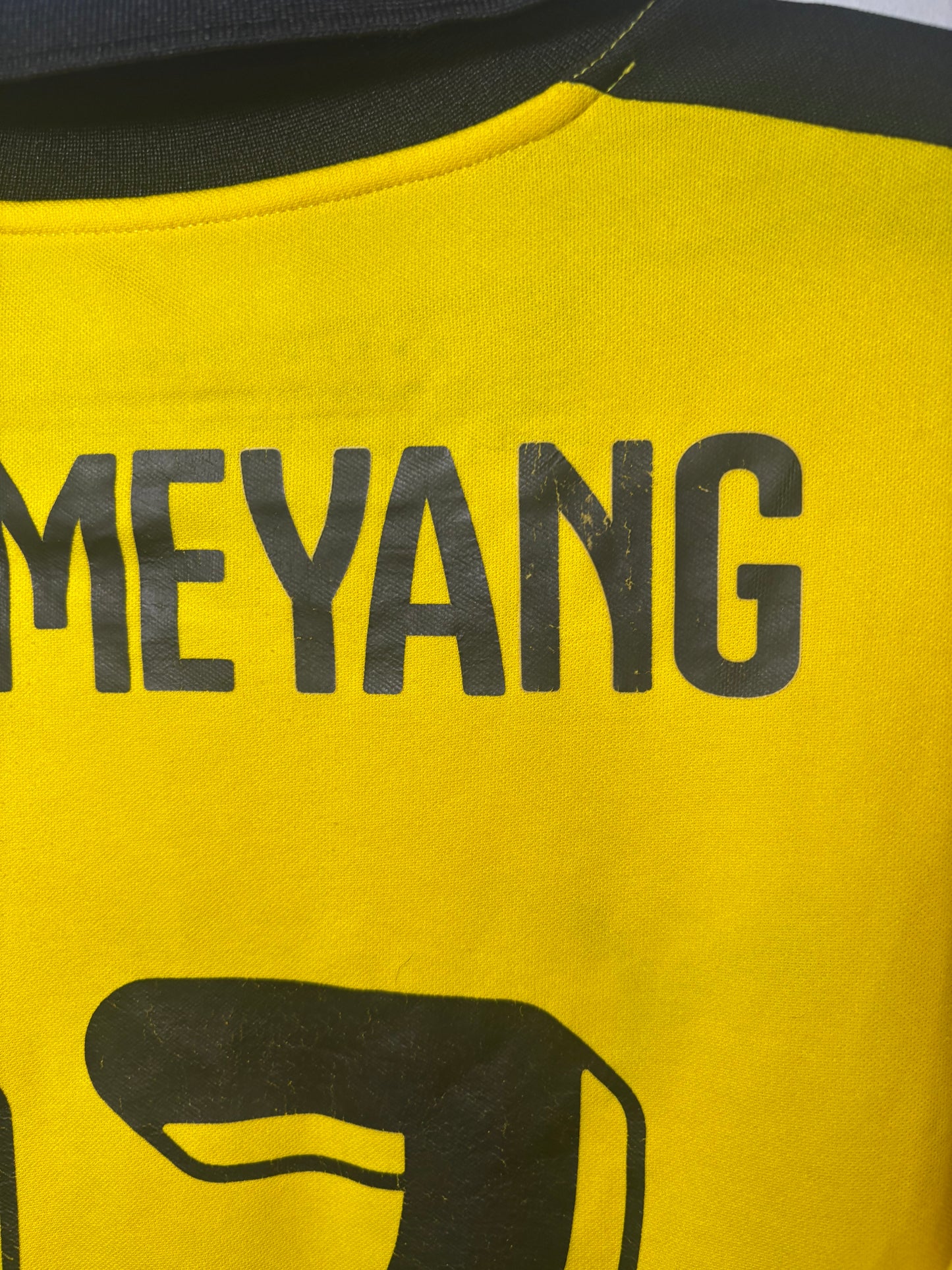 Borussia Dortmund Home Shirt 2015/16 Aubameyang (M)