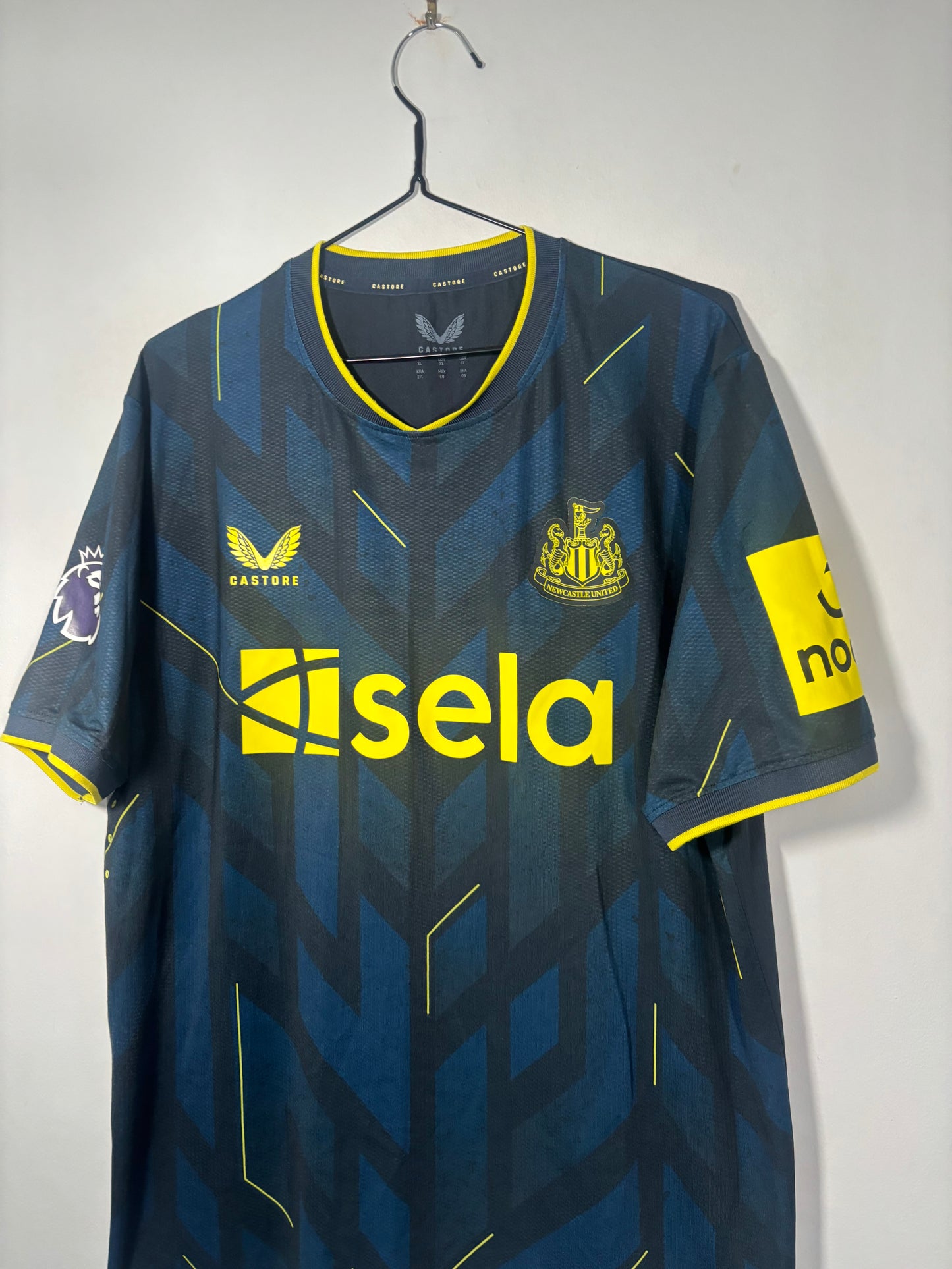 Newcastle United Pro Away Shirt 2023/24 Sven Botman (XL)