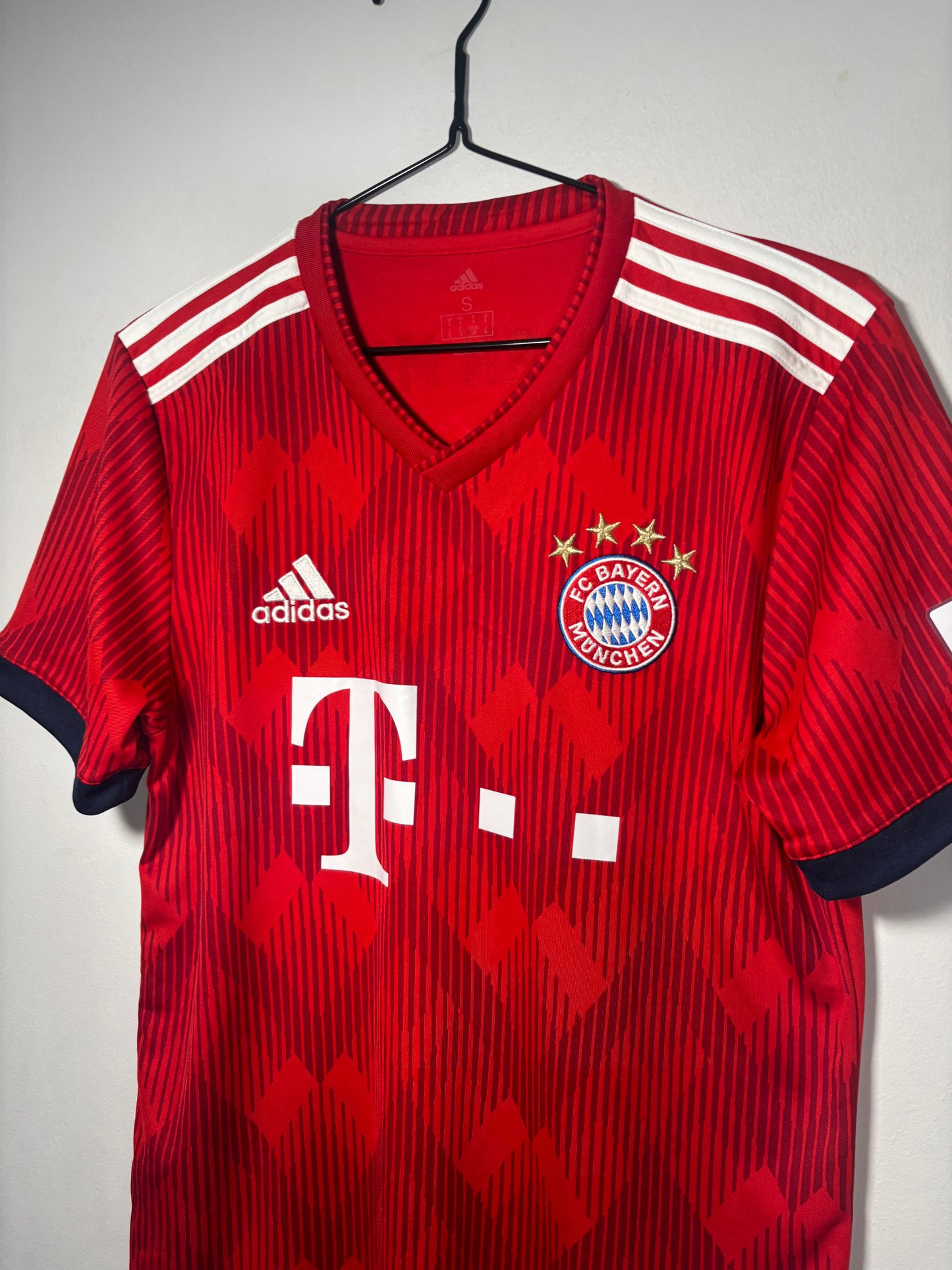 Bayern Munich Home Shirt 2018/19 (S)