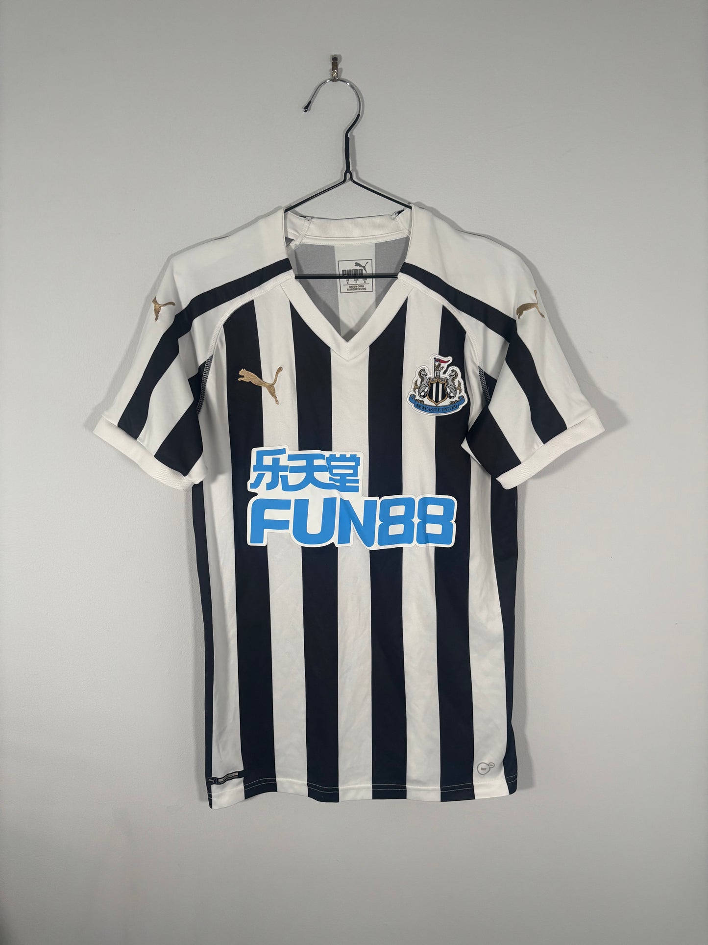 Newcastle United Home Shirt 2018/19 (S)