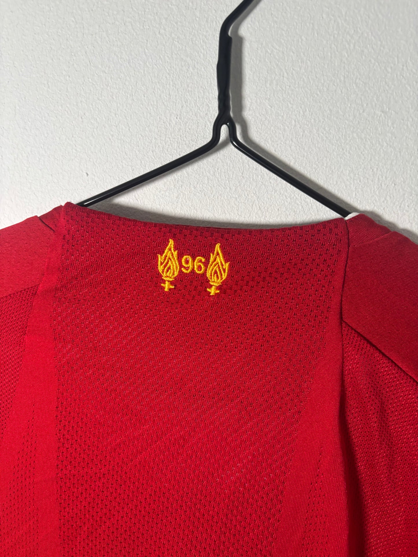 Liverpool Home Shirt 2019/20 (M)