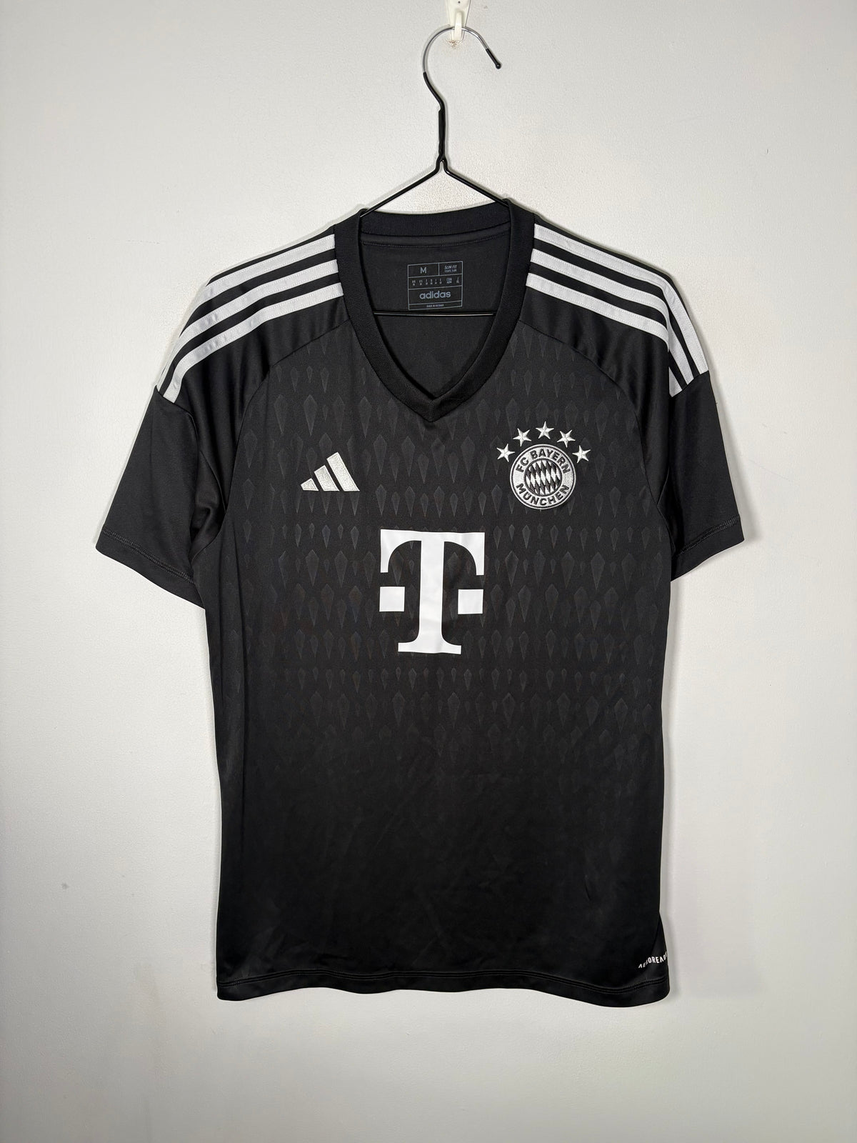Bayern Munich Goalkeeper Shirt 2023/24 (M)