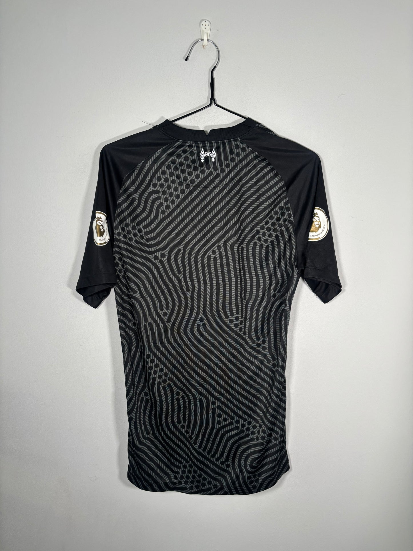Liverpool Goalkeeper Shirt 2020/21 (S)
