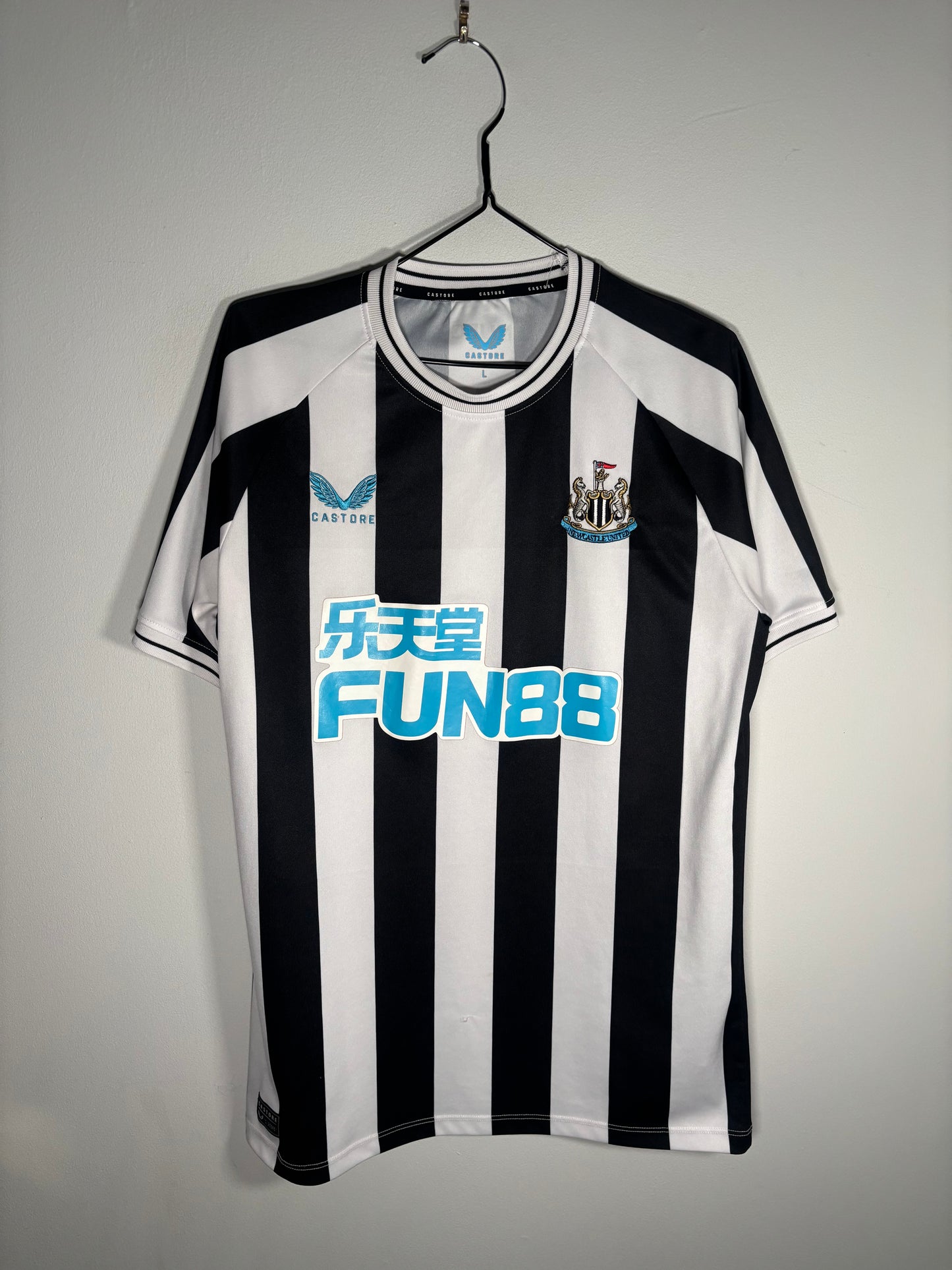 Newcastle United Home Shirt 2022/23 Bruno Guimaraes (L)