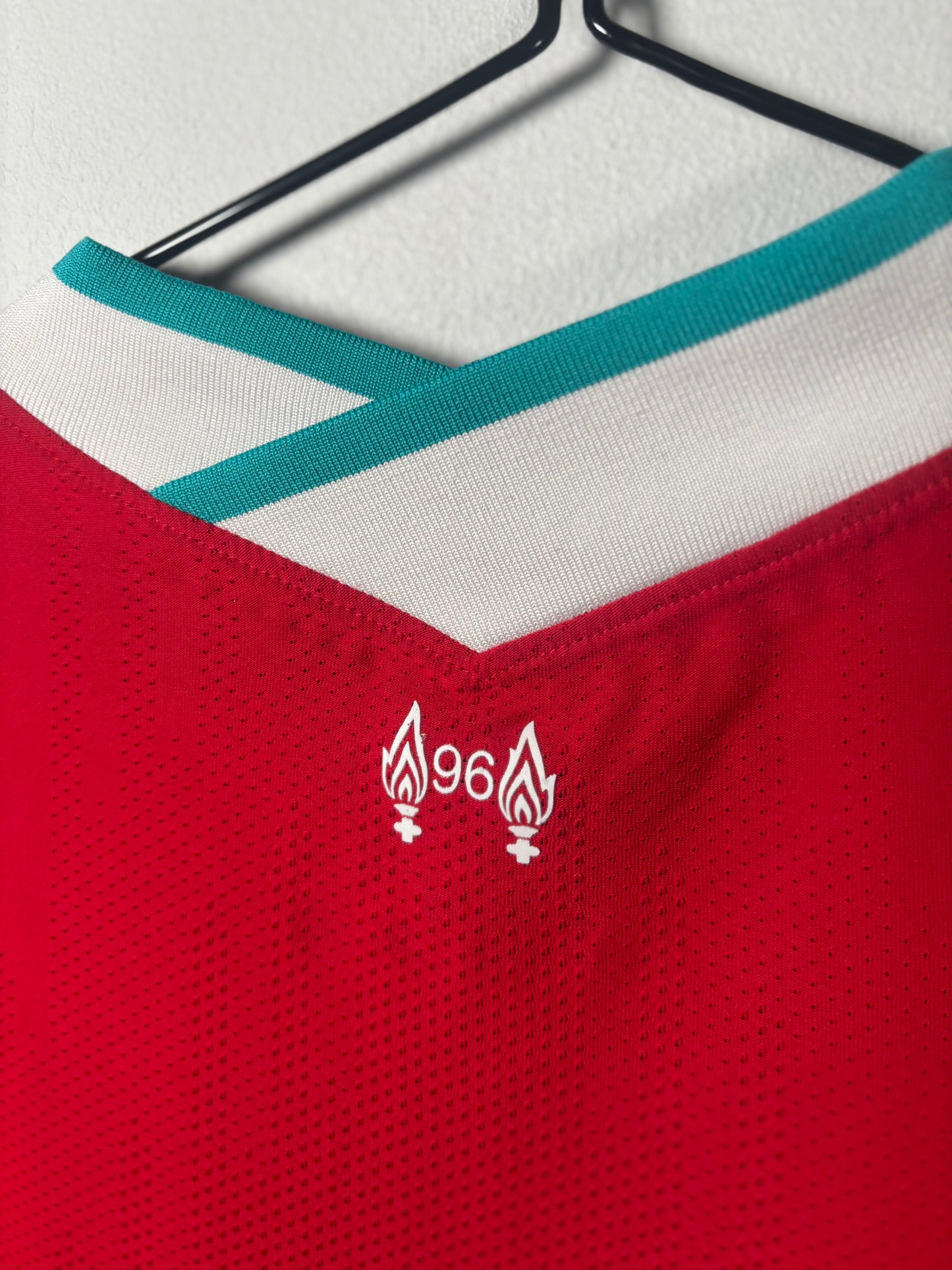 Liverpool Home Shirt 2020/21 Player Issue (M)