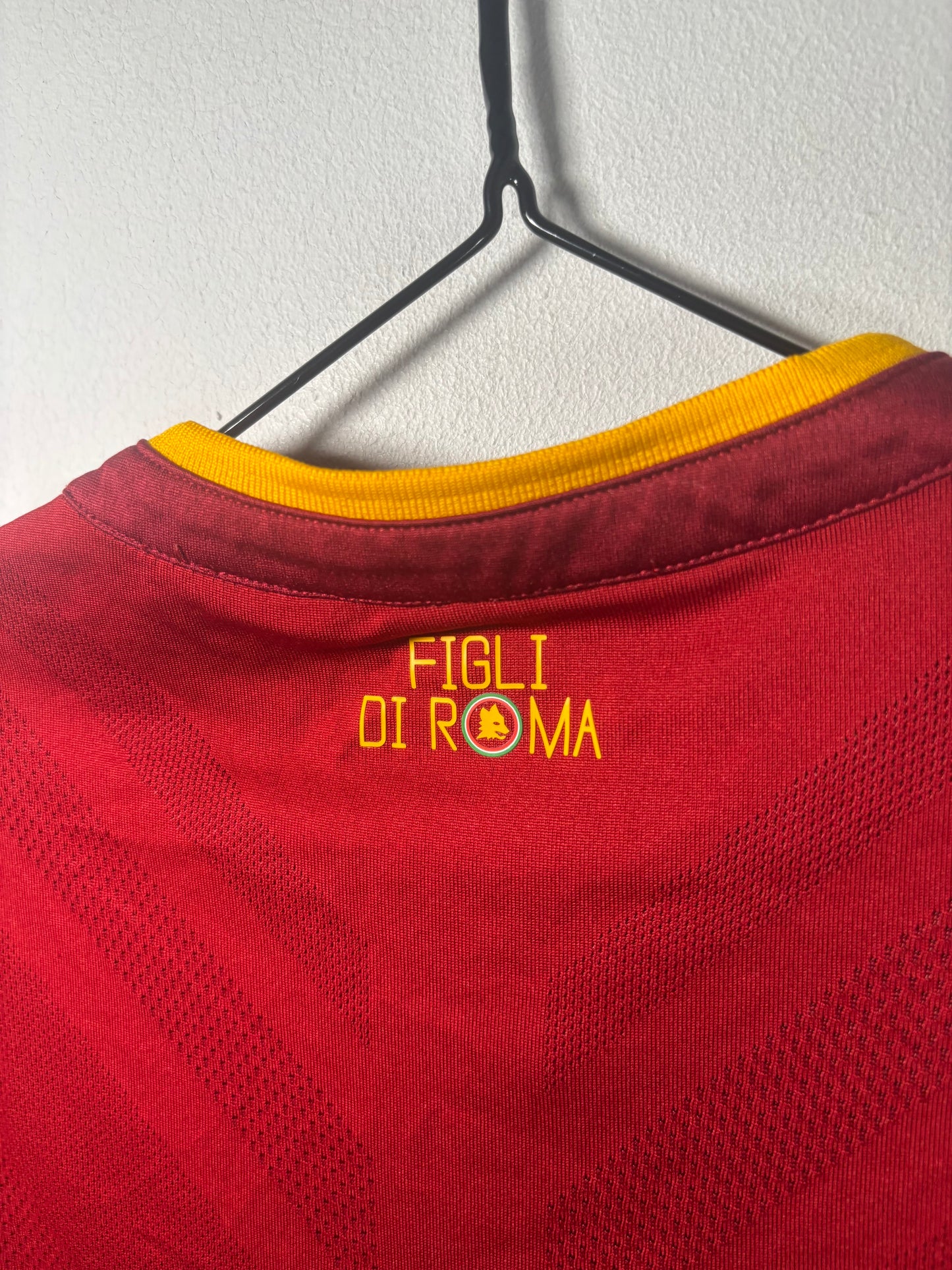 Roma Home Shirt 2022/23 Player Quality (S)