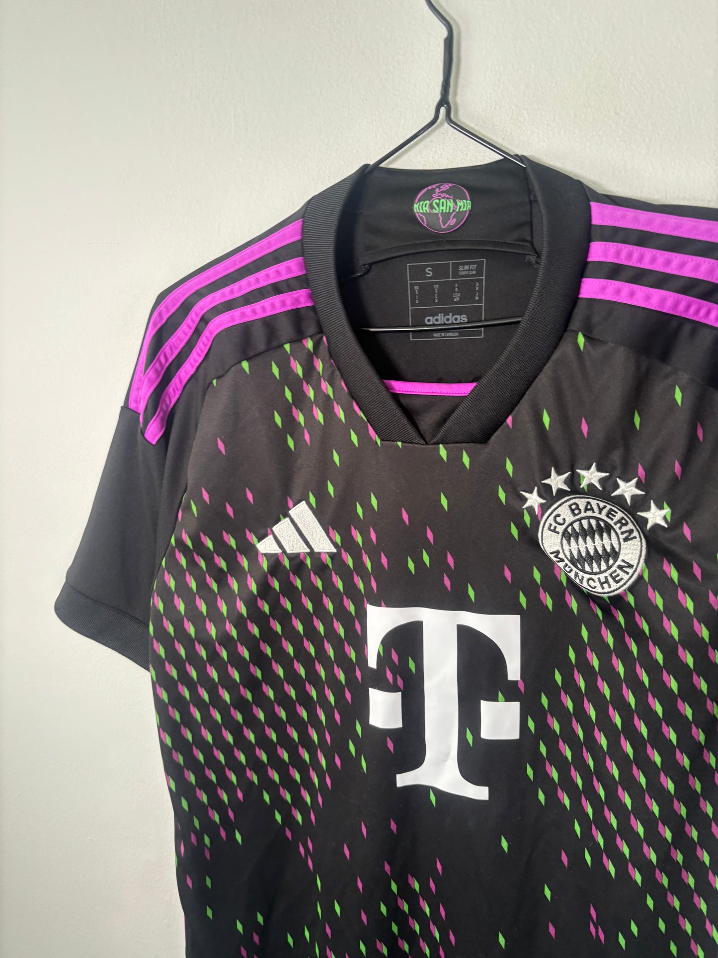 Bayern Munich Away Shirt 2023/24 (S)