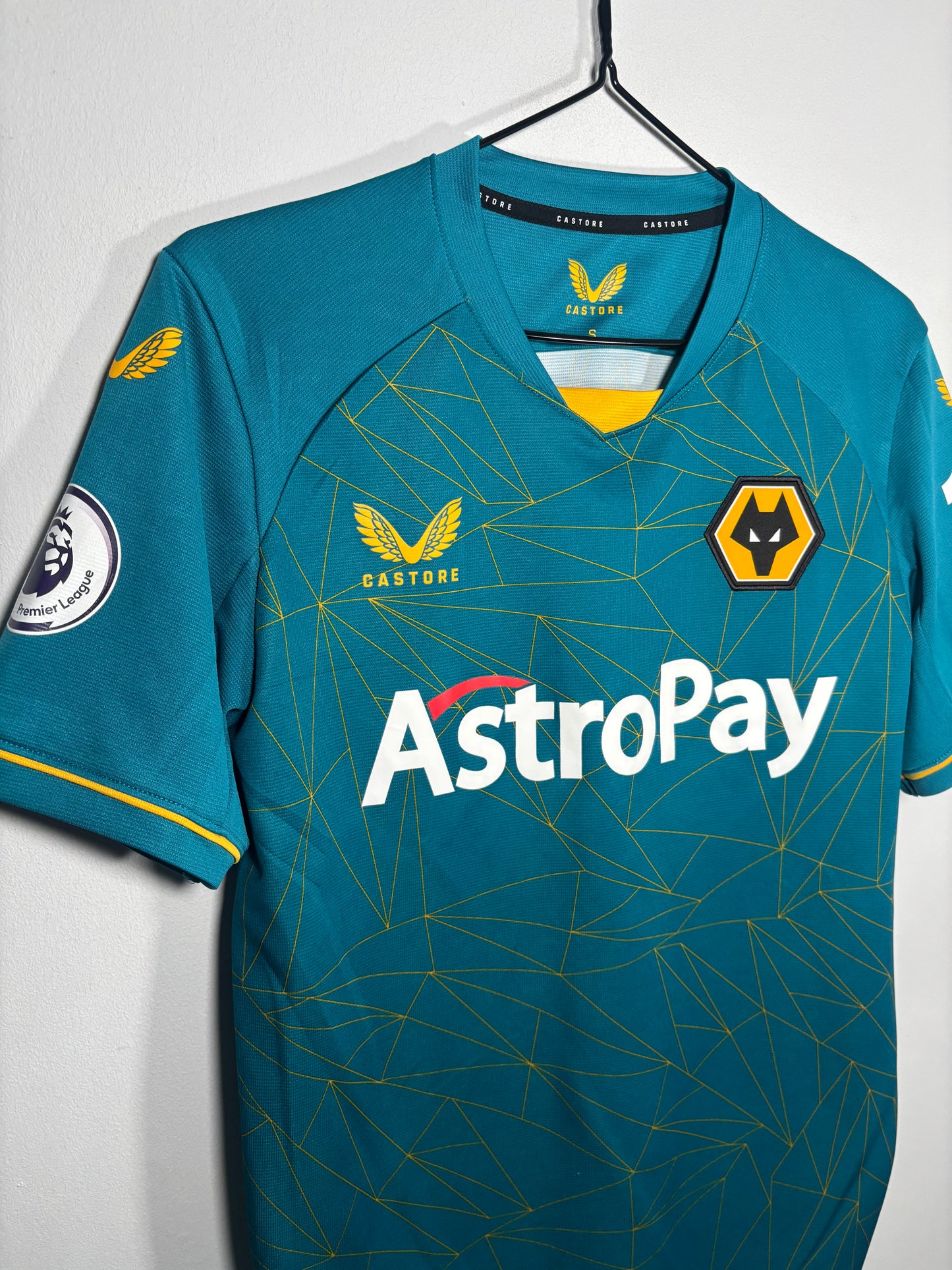 Wolves Away Shirt 2022/23 Moutinho (S)