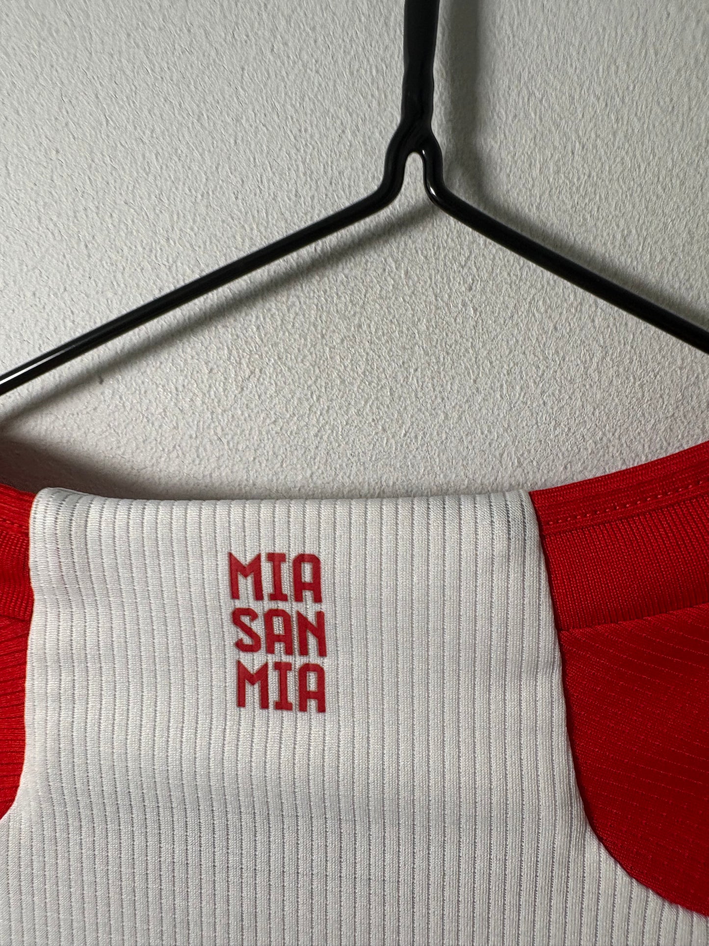 Bayern Munich Home Shirt 2023/24 (L)