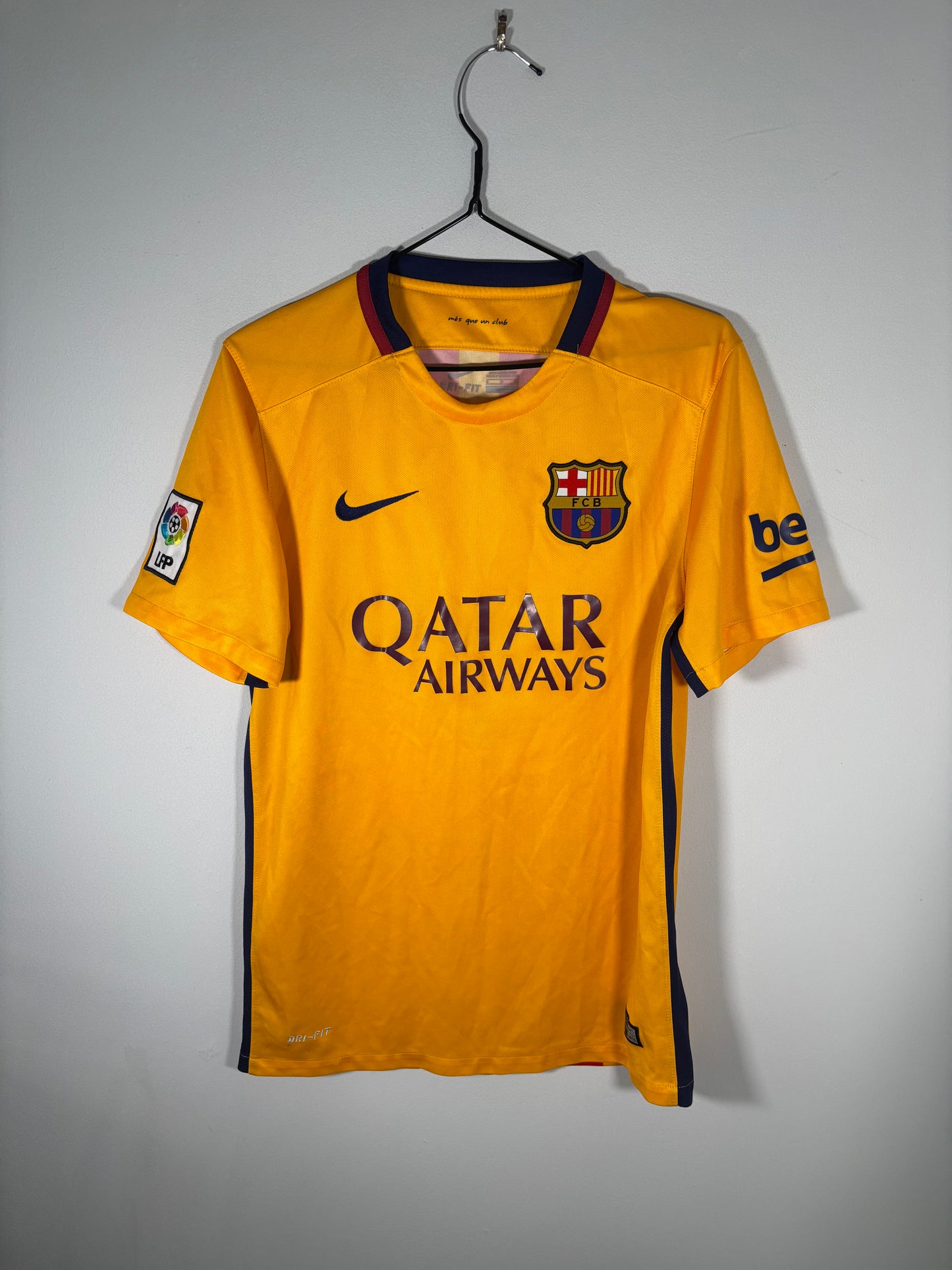 Barcelona Away Shirt 2015/16 Suarez (S)