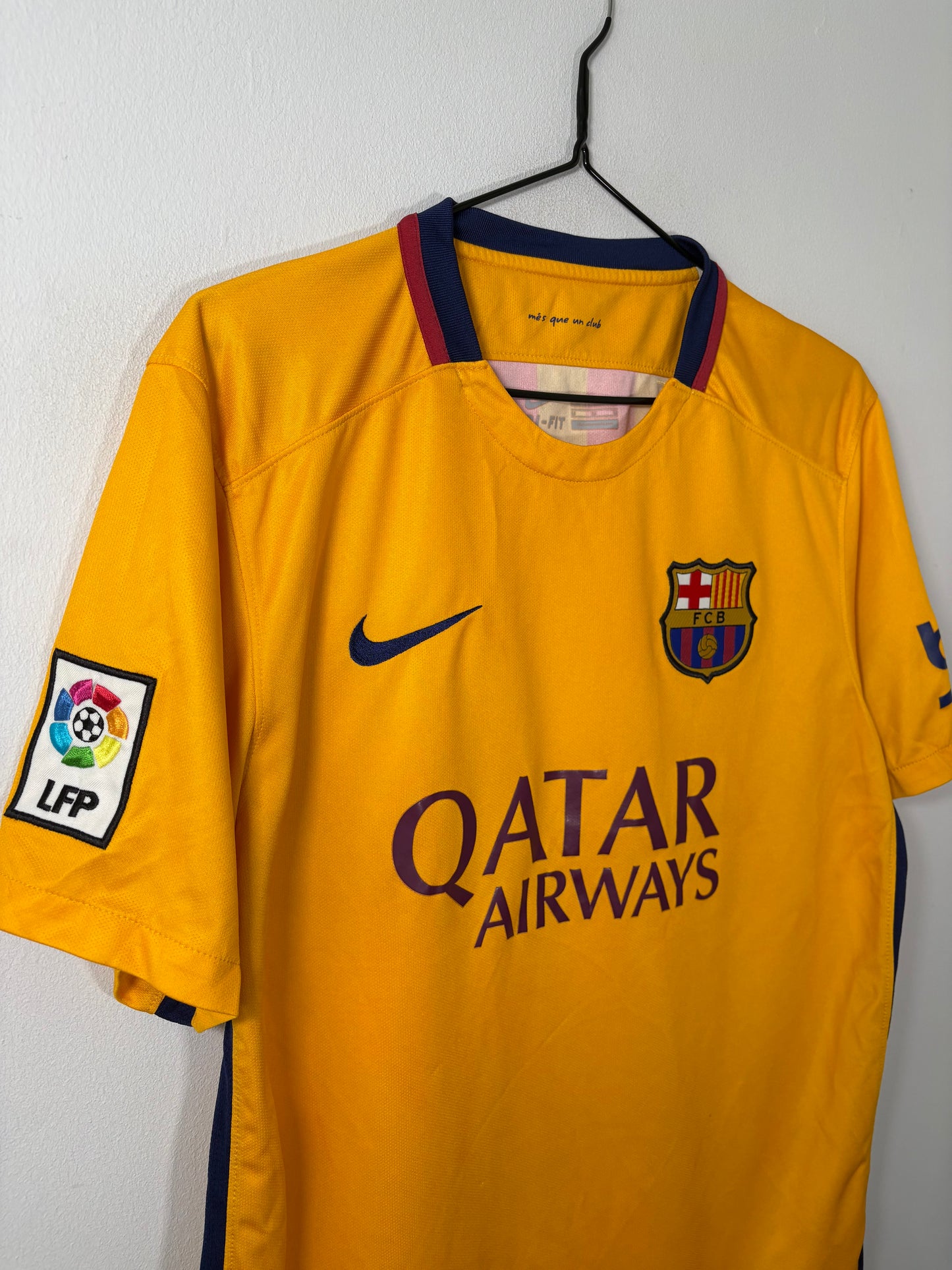 Barcelona Away Shirt 2015/16 (M)