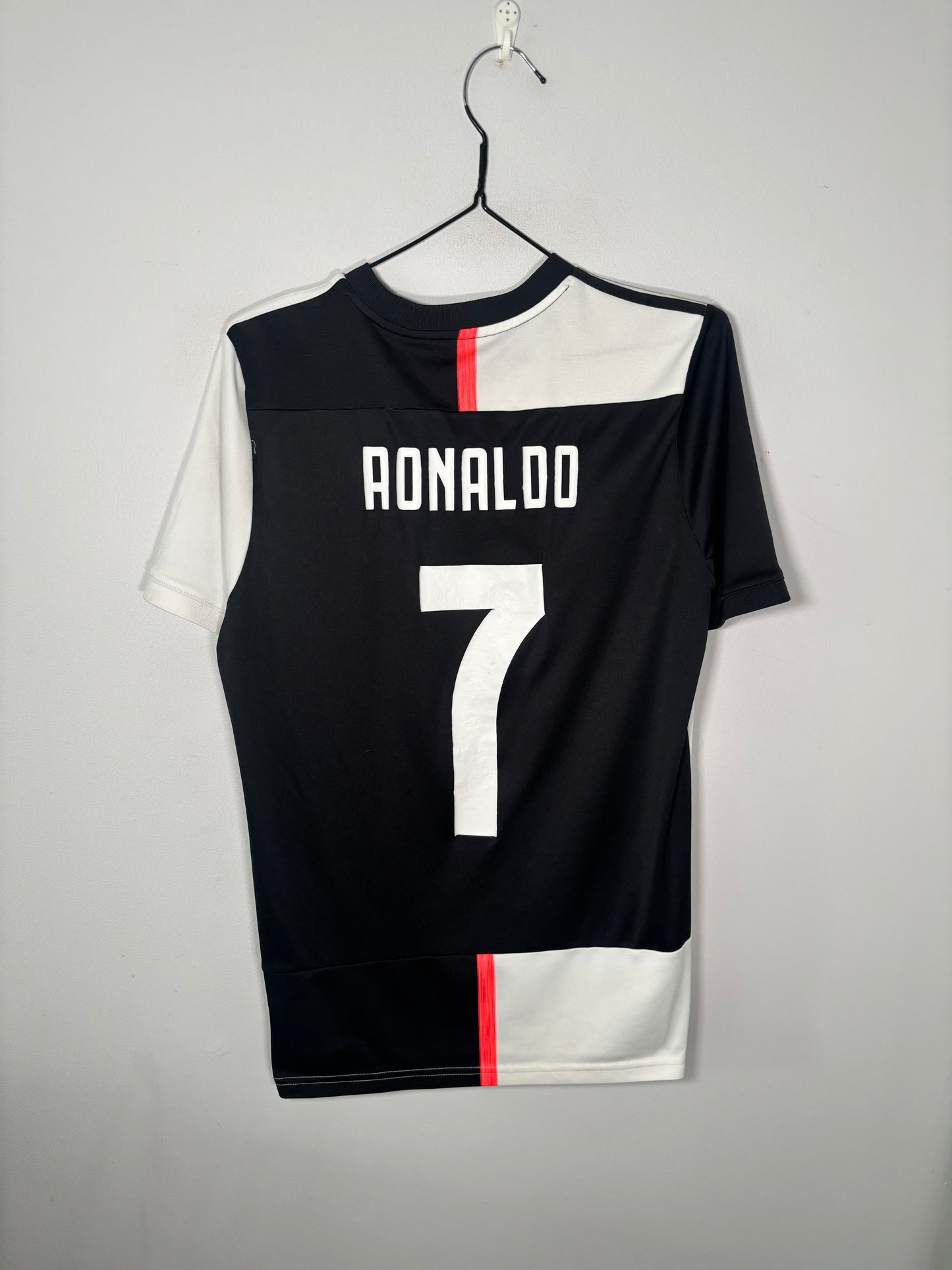 Juventus Home Shirt 2019/20 Ronaldo (XLB)