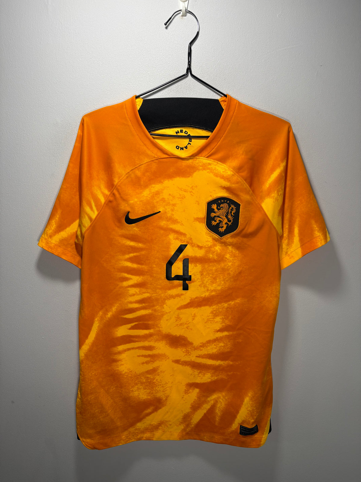 Netherlands Authentic Home Shirt 2022 Virgil Van Dijk (S)