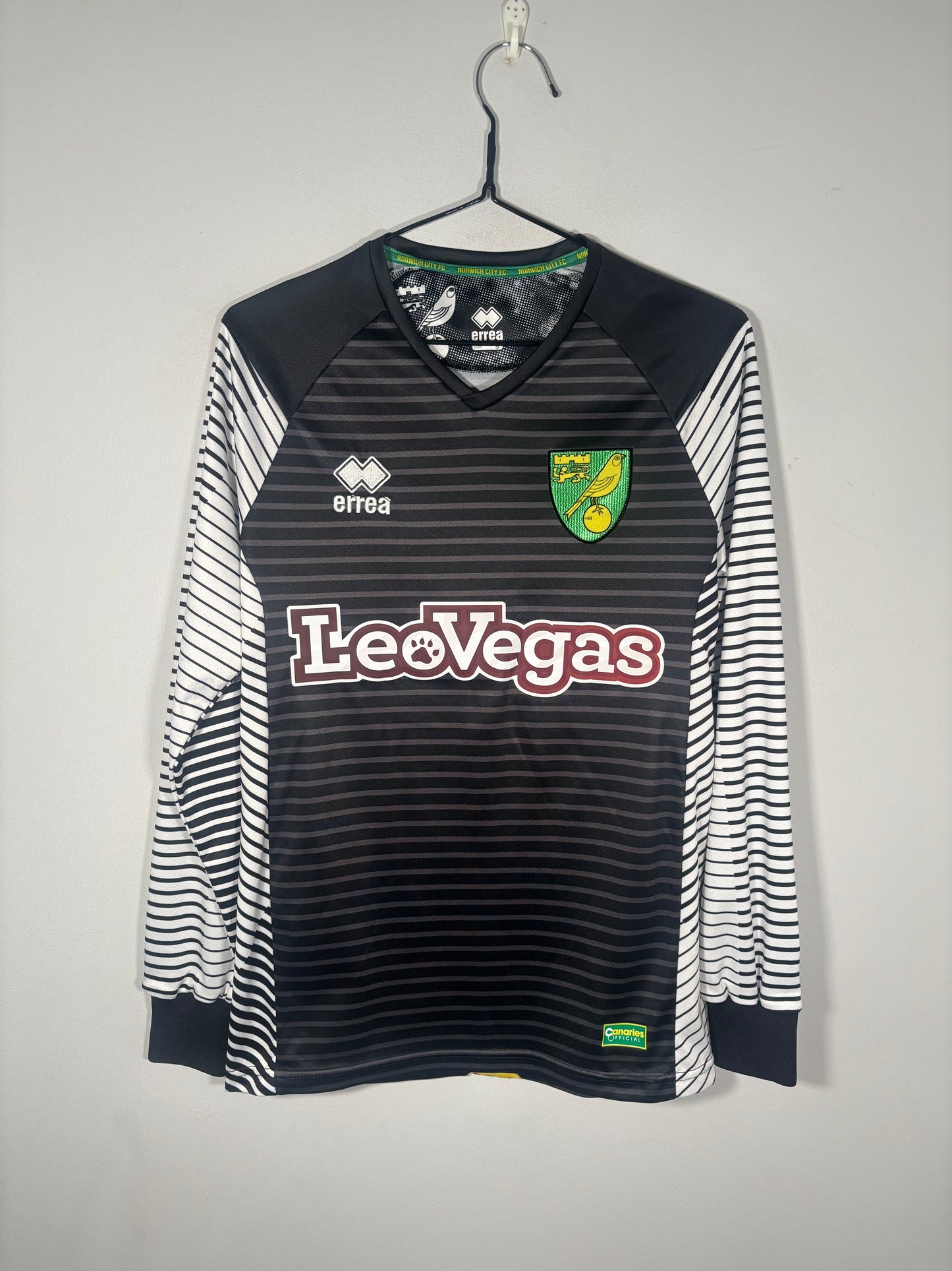 Norwich City Away Shirt 2017/18 (S)