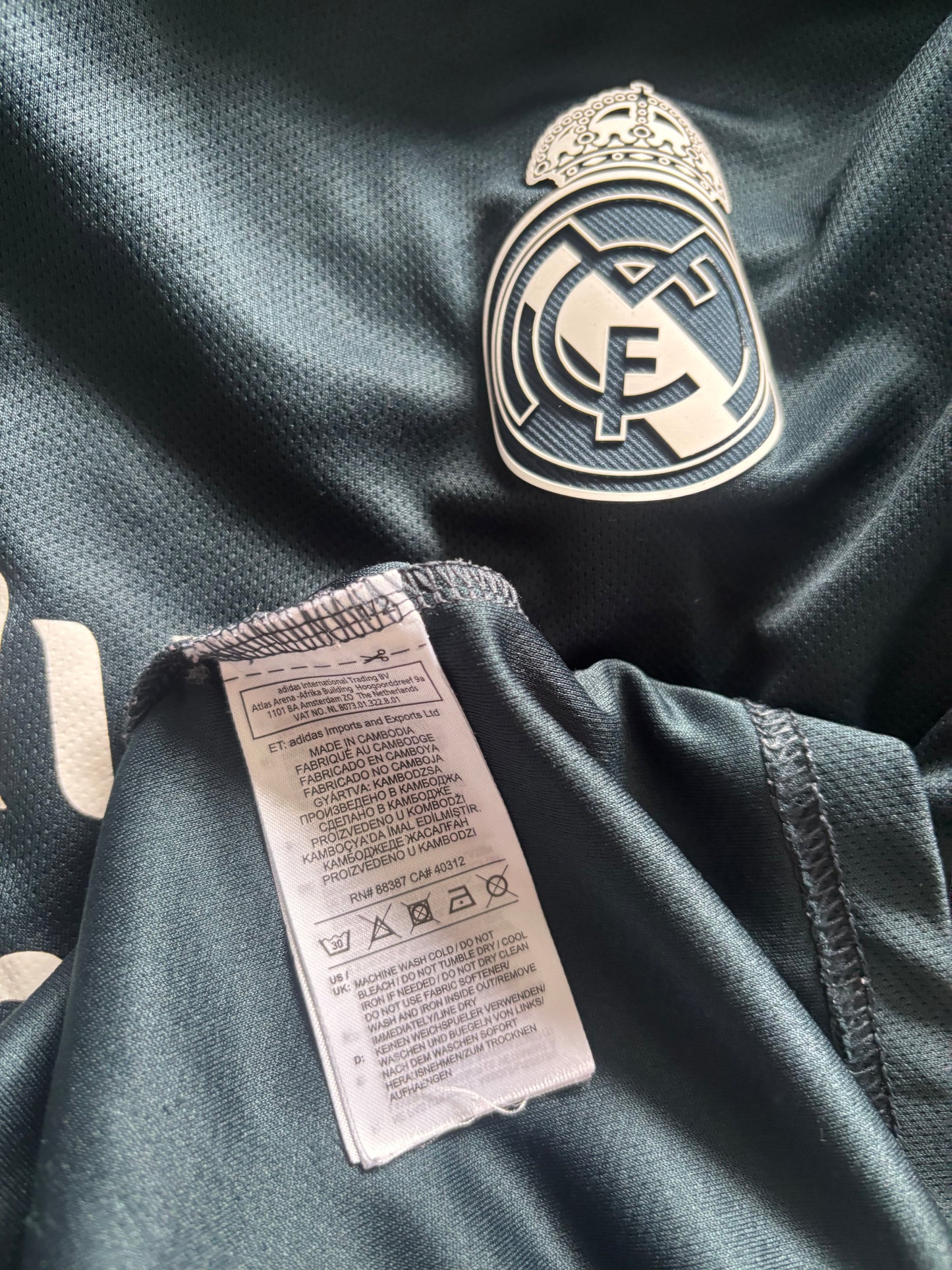 Real Madrid Away Shirt 2018/19 (M)