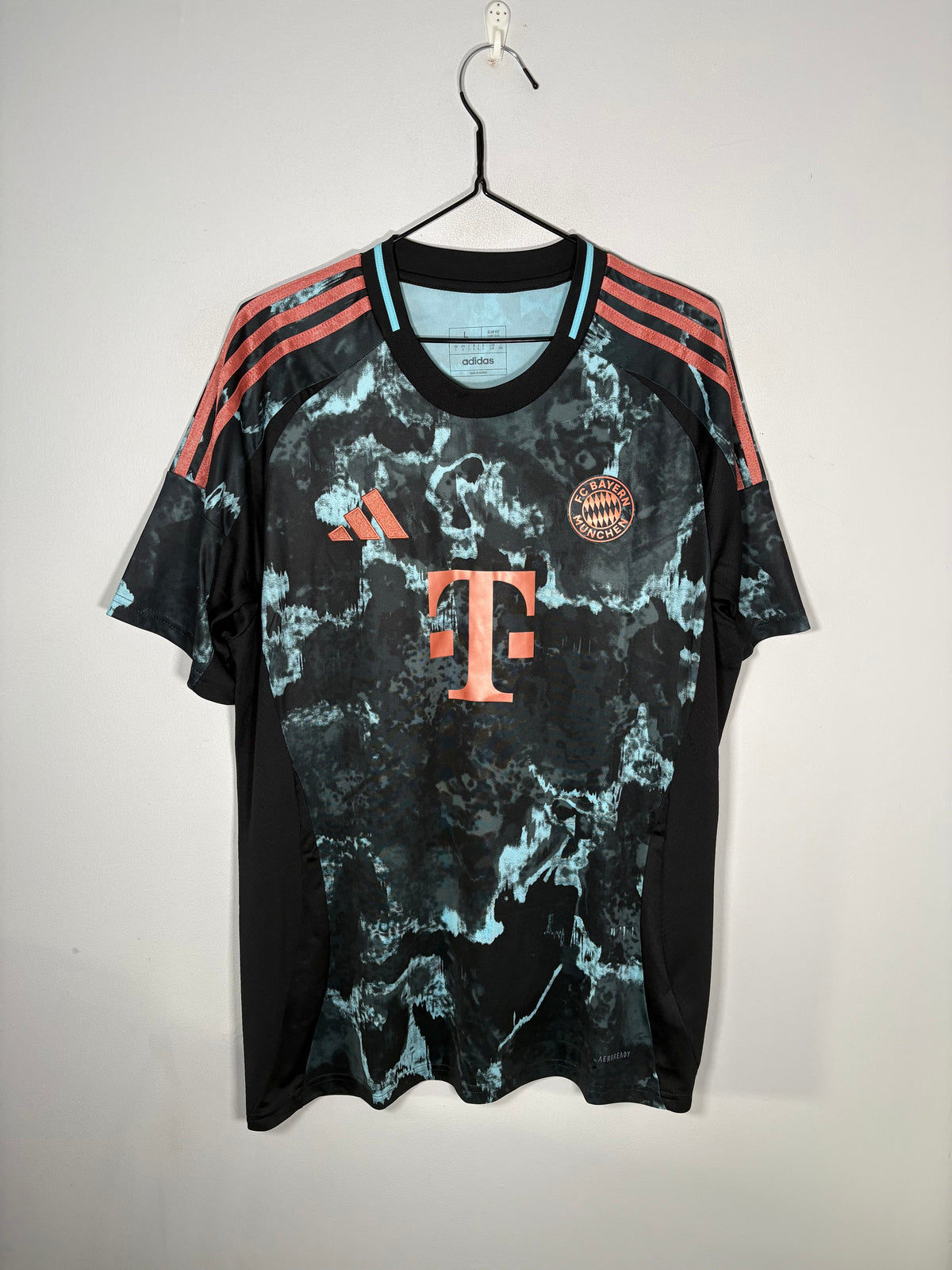 Bayern Munich Away Shirt 2024/25 (L)