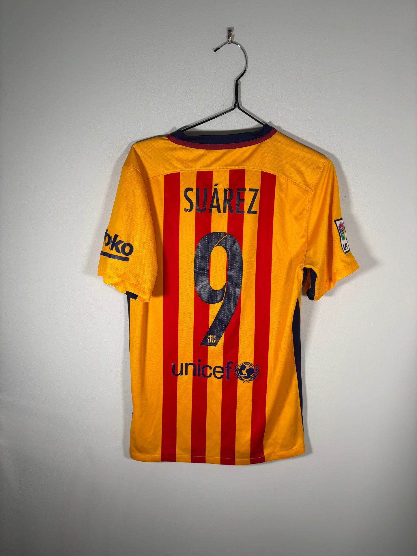 Barcelona Away Shirt 2015/16 Suarez (S)